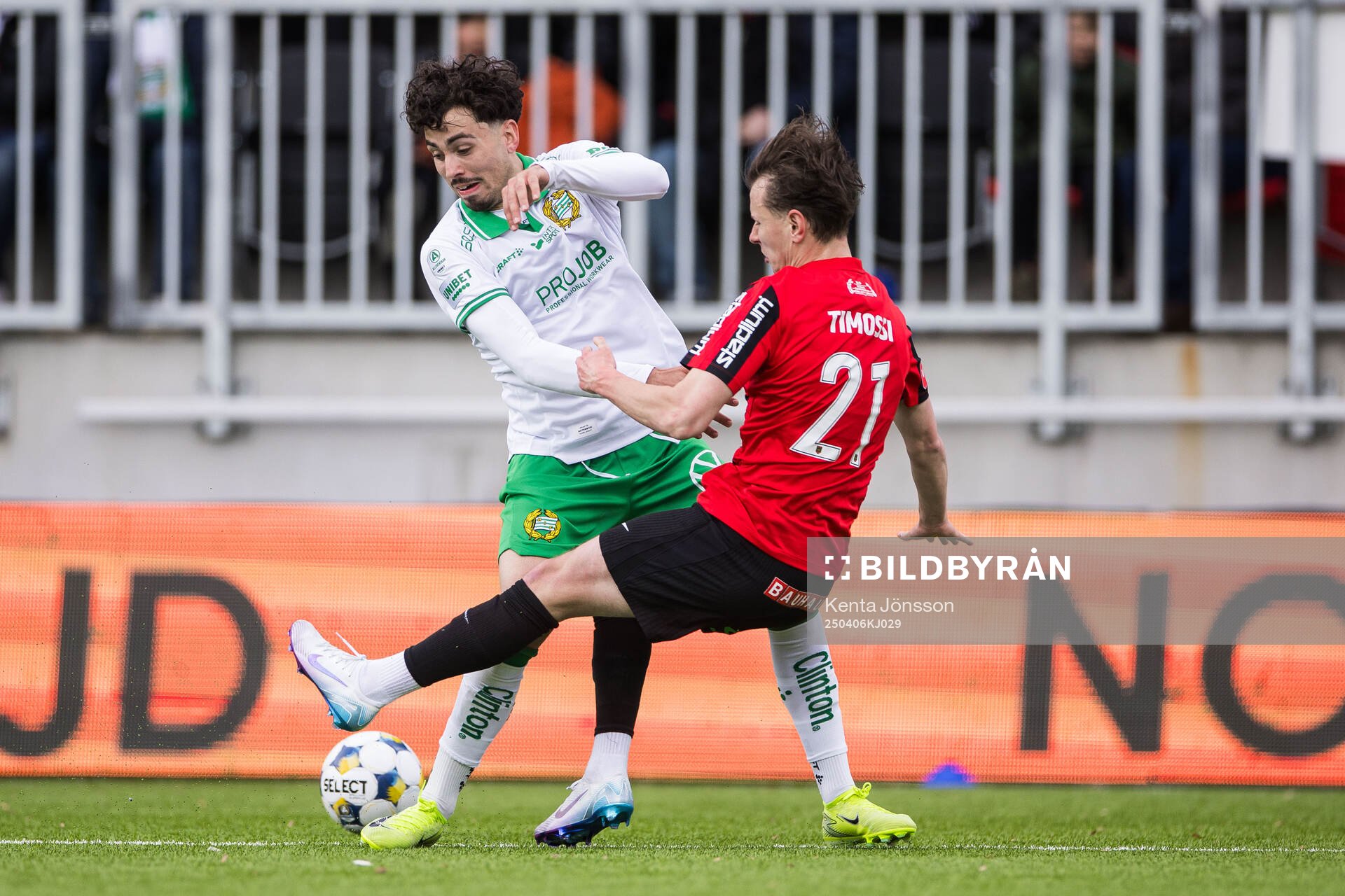 Hammarbys Sebastian Tounekti och Brommapojkarnas Alex