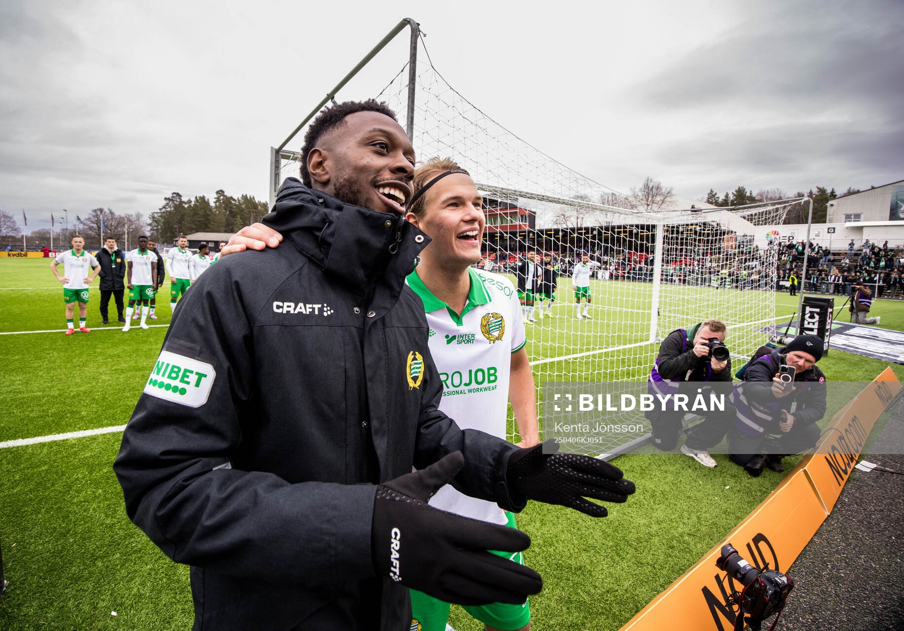 Hammarbys Shaquille Pinas och Markus Karlsson jublar
