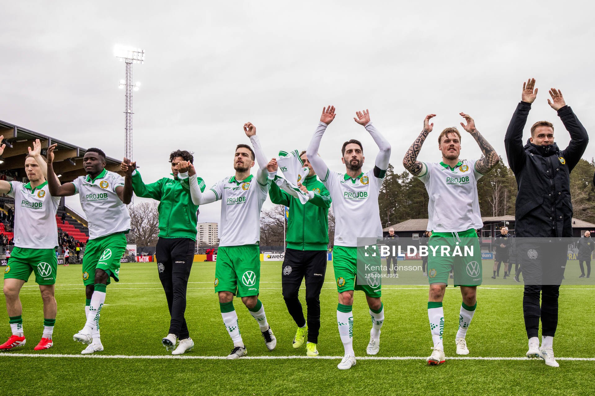 Hammarbys Nahir Besara jublar med lagkamrater