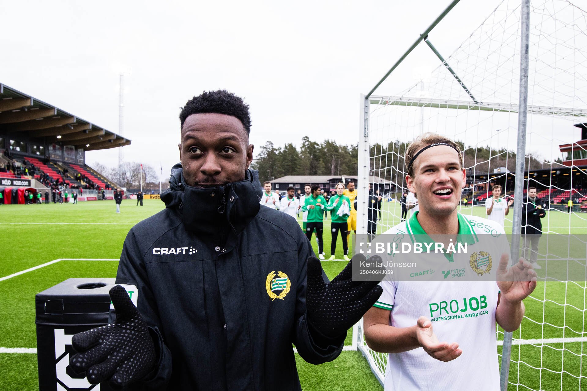 Hammarbys Shaquille Pinas och Markus Karlsson jublar