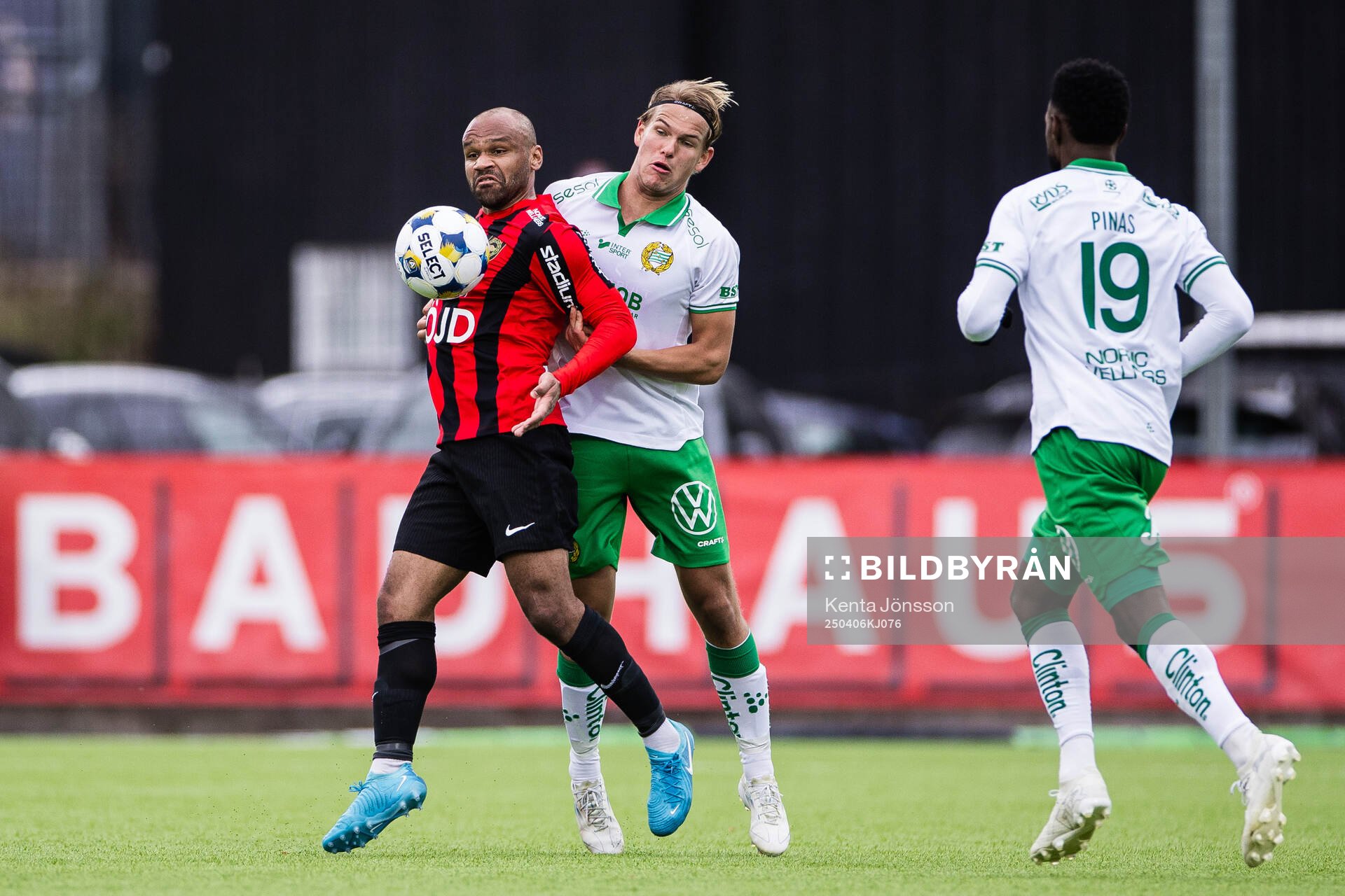Brommapojkarnas Serge-Junior Martinsson Ngouali och