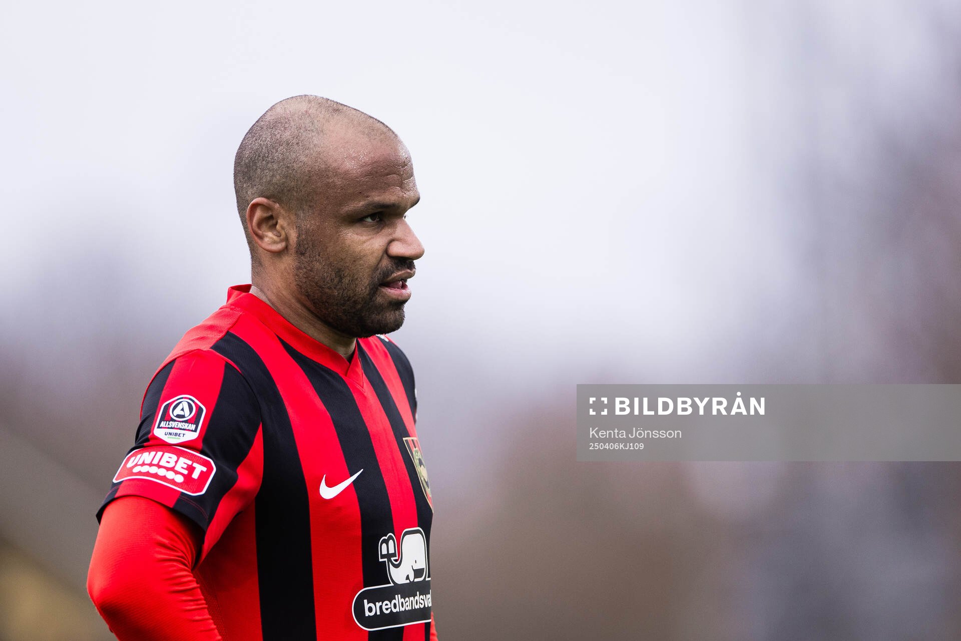 Brommapojkarnas Serge-Junior Martinsson Ngouali under fotbollsmatchen i Allsvenskan mellan Brommapojkarna och Hammarby den 6 april 2025 i Stockholm.