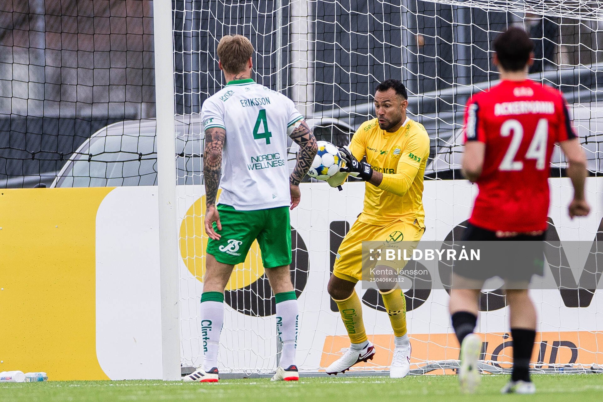 Hammarbys målvakt Warner Hahn med en räddning
