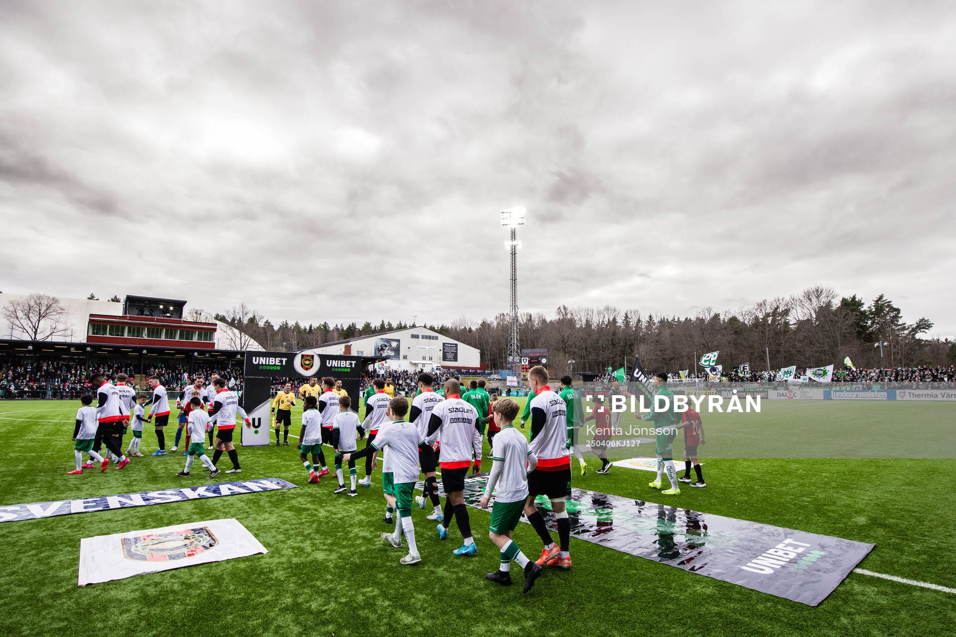 Grimsta IP med Brommapojkarnas och Hammarbys spelare
