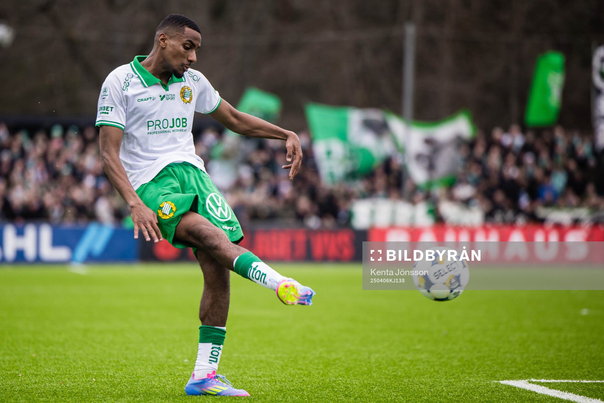 Hammarbys Paulos Abraham  under fotbollsmatchen i Allsvenskan mellan Brommapojkarna och Hammarby den 6 april 2025 i Stockholm. 