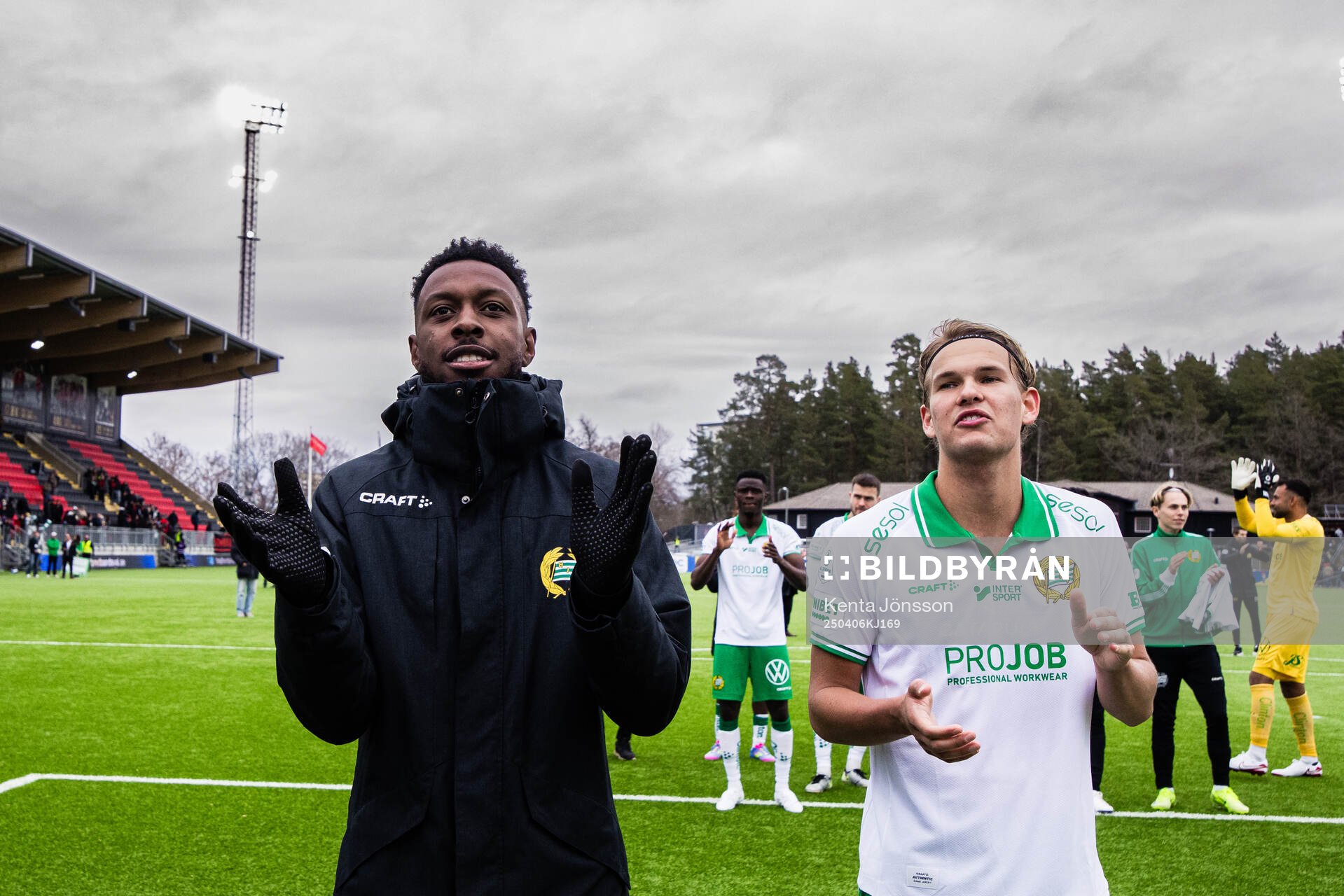 Hammarbys Shaquille Pinas och Markus Karlsson jublar