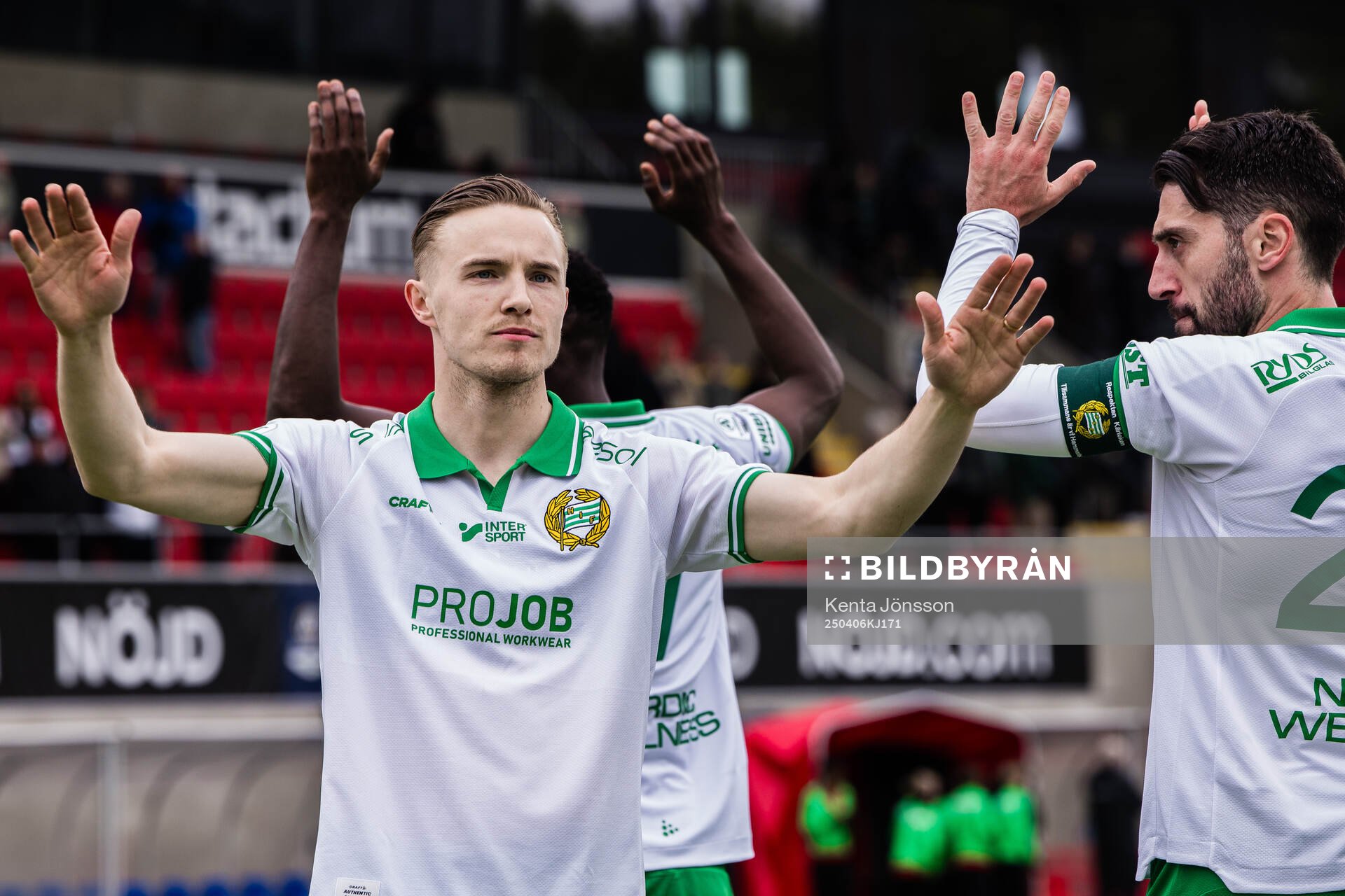 Hammarbys Jacob Ouro Ortmark jublar efter fotbollsmatchen i Allsvenskan mellan Brommapojkarna och Hammarby den 6 april 2025 i Stockholm.