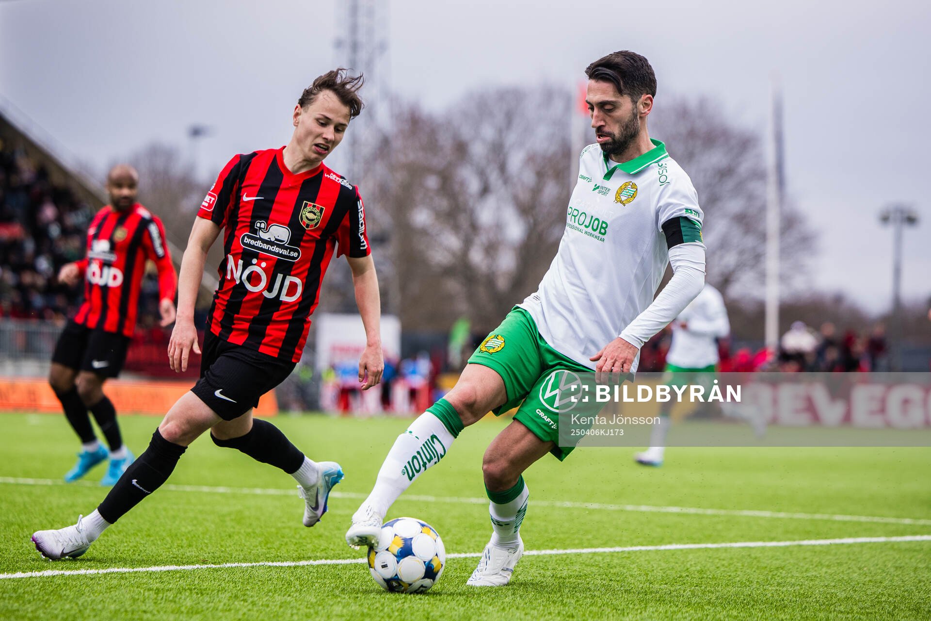 Brommapojkarnas Alex Timossi Andersson och Hammarbys Nahir