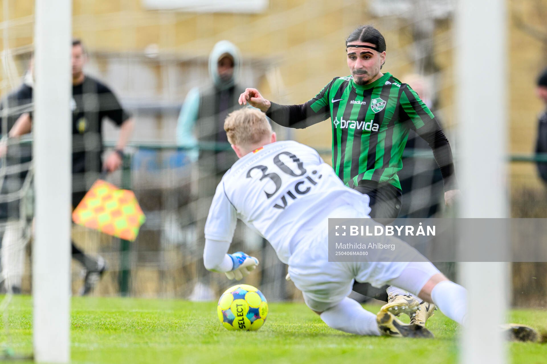 Högaborgs Berkman Micoogullari under fotbollsmatchen i Division 2 Södra Götaland mellan Högaborg och Torn den 6 april 2025 i Helsingborg.