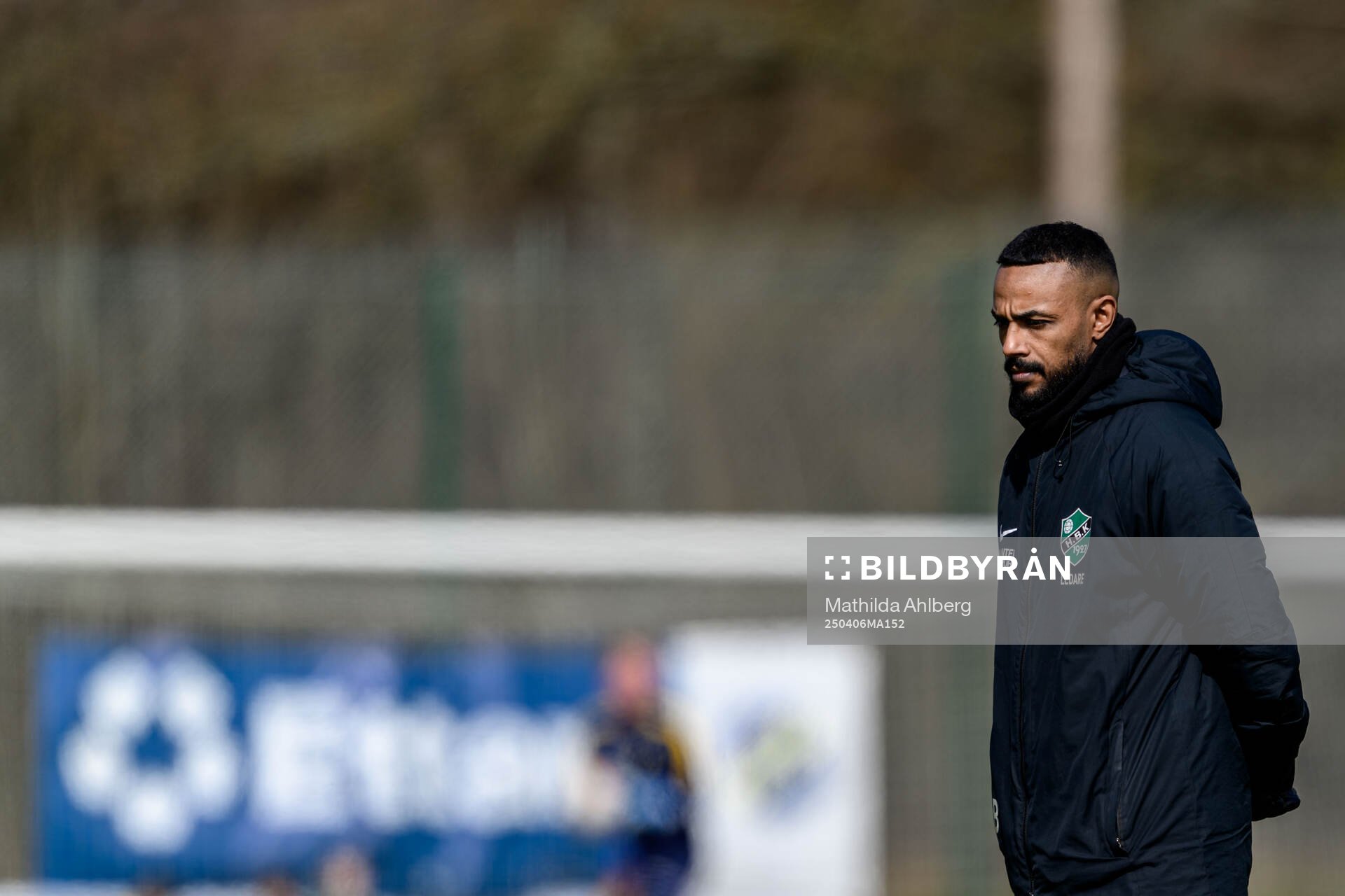 Högaborgs sportchef Tarik Barny inför fotbollsmatchen i Division 2 Södra Götaland mellan Högaborg och Torn den 6 april 2025 i Helsingborg.