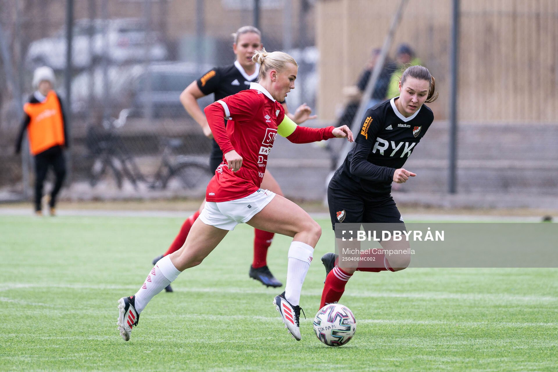 Degerfors IFs Ida Mattsson under fotbollsmatchen i Division 1 Mellersta mellan Enskede IK och Degerfors IF den 6 april 2025 i Stockholm.