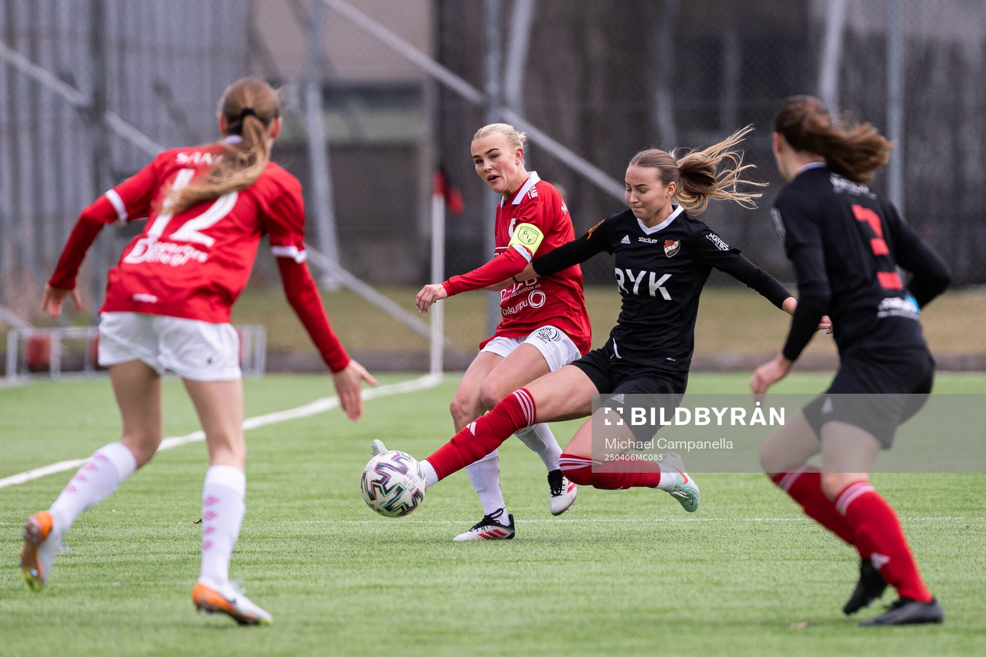 Degerfors IFs Ida Mattsson under fotbollsmatchen i Division 1 Mellersta mellan Enskede IK och Degerfors IF den 6 april 2025 i Stockholm.