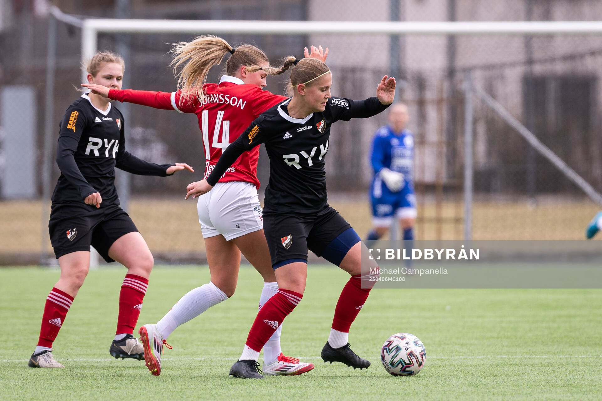 Degerfors IFs Izabell Johansson och Enskede IKs Felicia