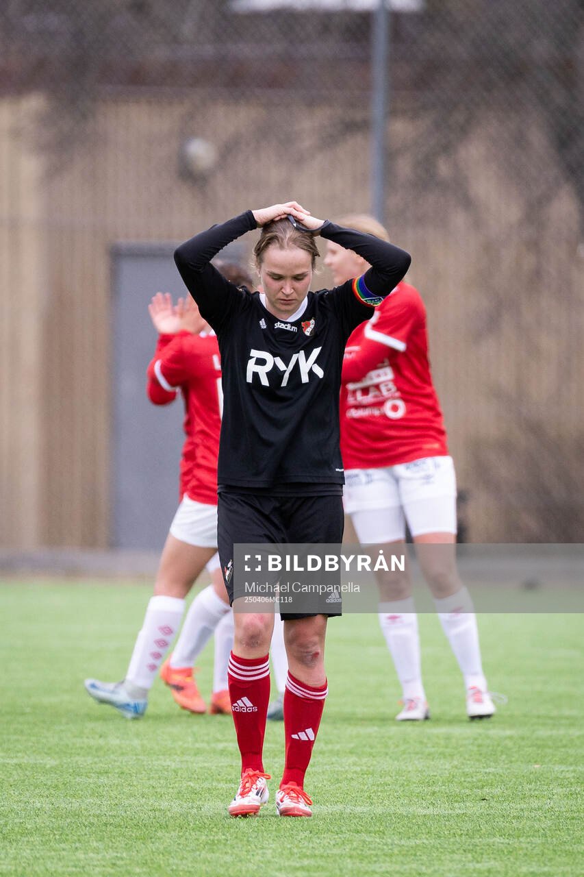 Enskede IKs Jenny Mattsson deppar