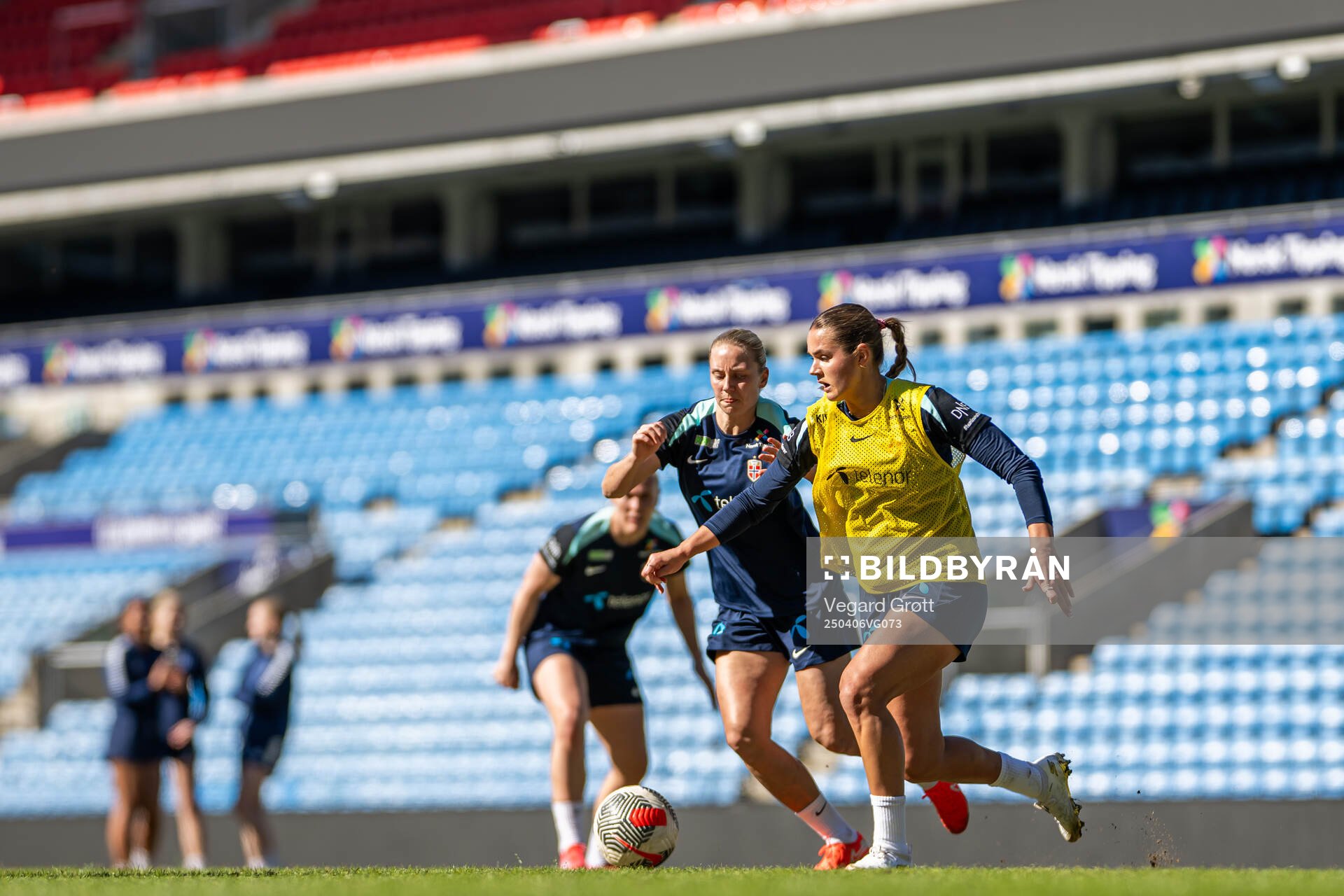 Lisa Fjeldstad Naalsund and Andrea Norheim of the Norwegian women's national football team during a training session on April 6, 2025 in Oslo.