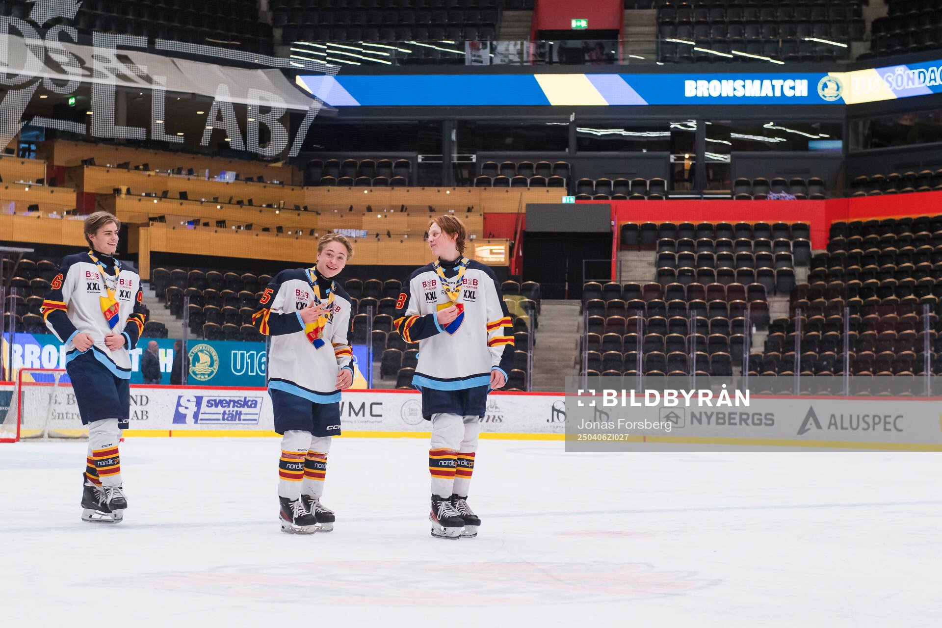 Djurgårdens Theo Antell, Eric Larsson och Melker Wersäll