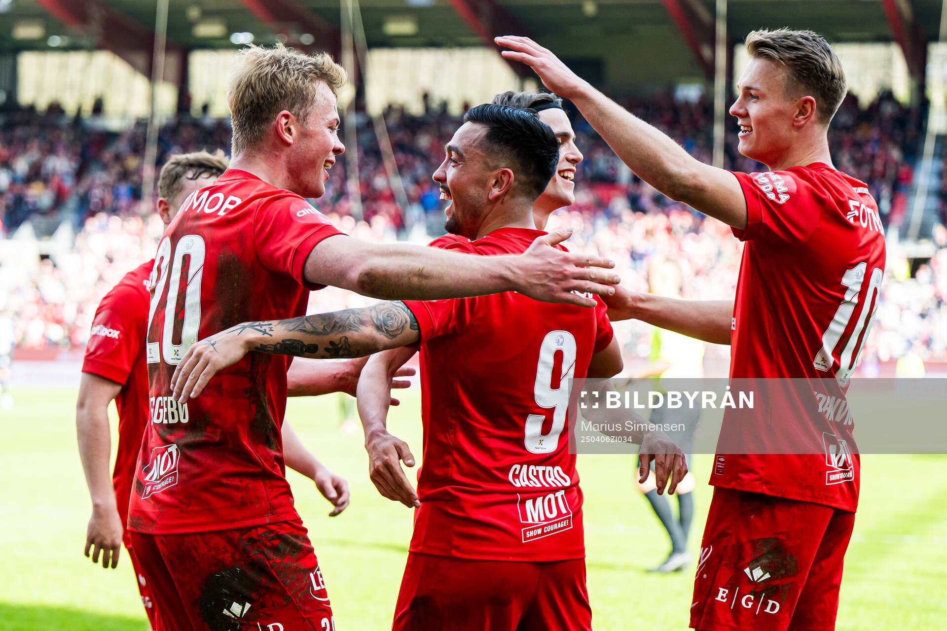 Aune Heggebø of Brann celebrates with Niklas Castro and