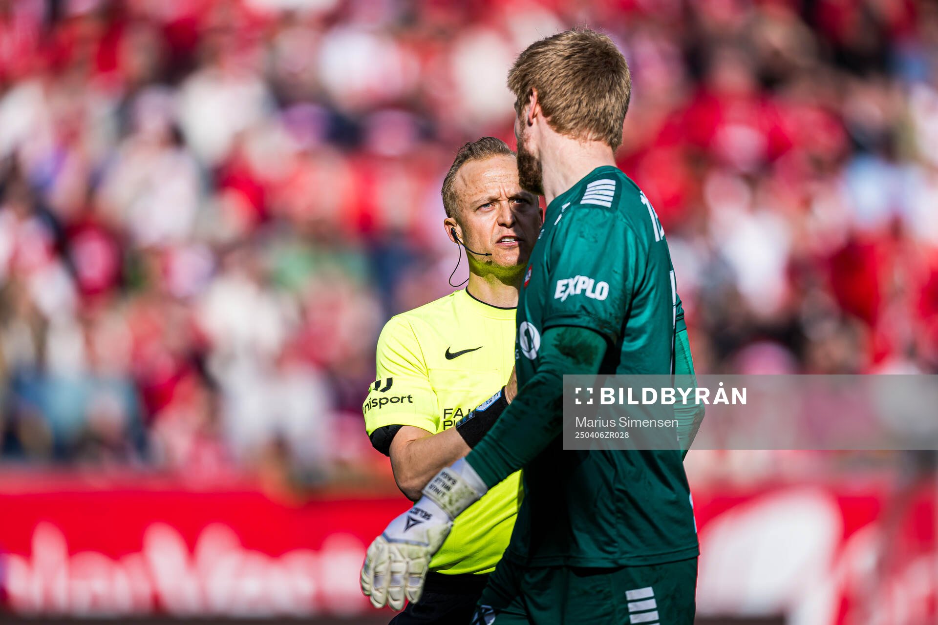 Ola Hobber Nilsen, referee, and Jakob Let Haugaard of
