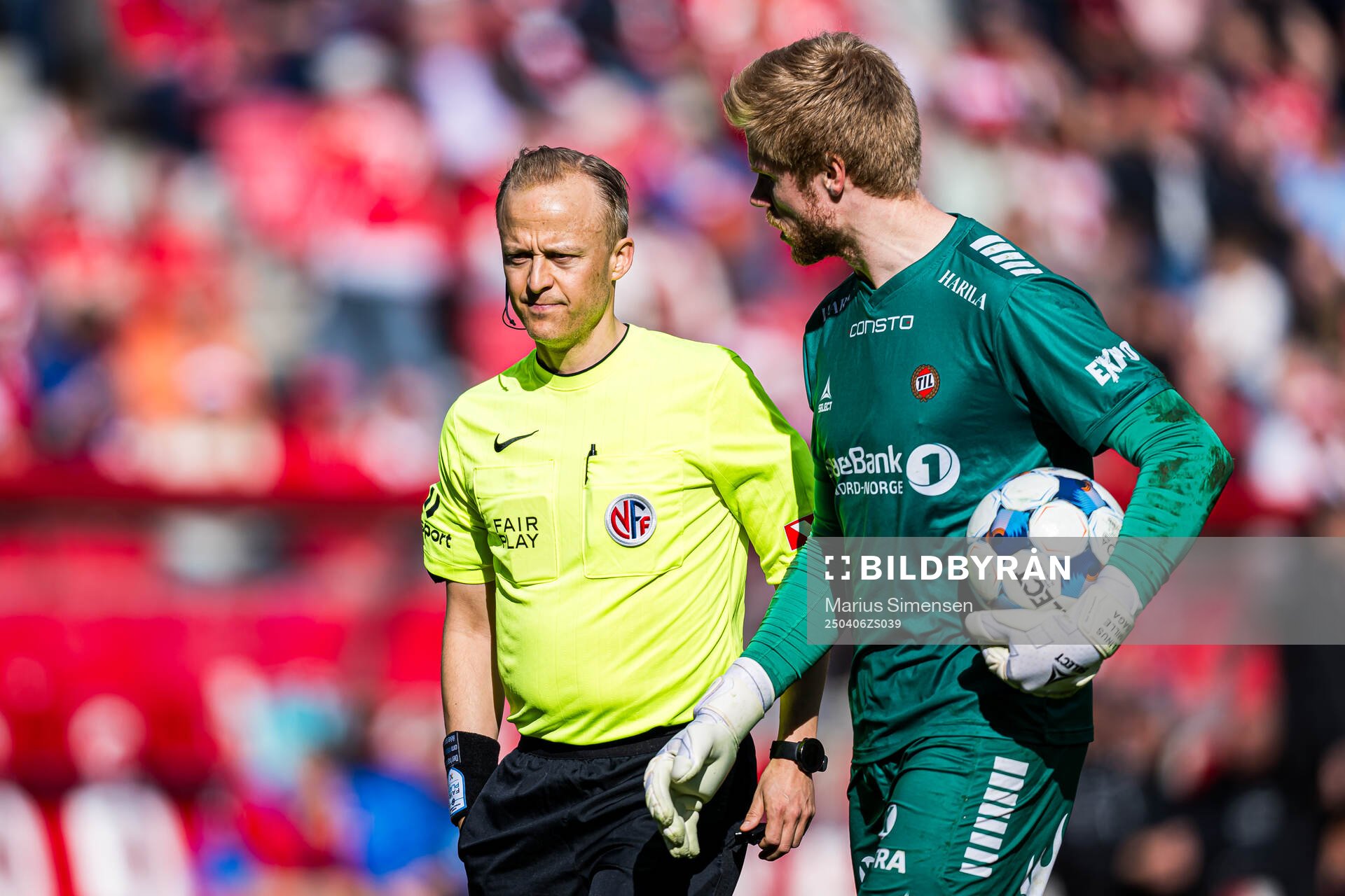 Ola Hobber Nilsen, referee, and Jakob Let Haugaard of