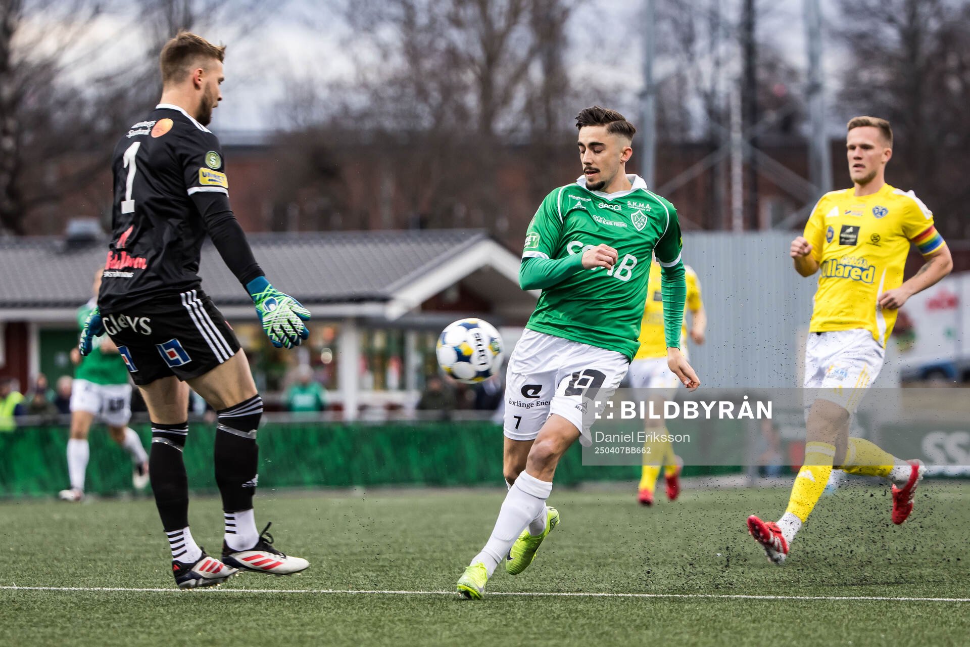 Falkenbergs målvakt Anton Andersson och Brages Emil Tot