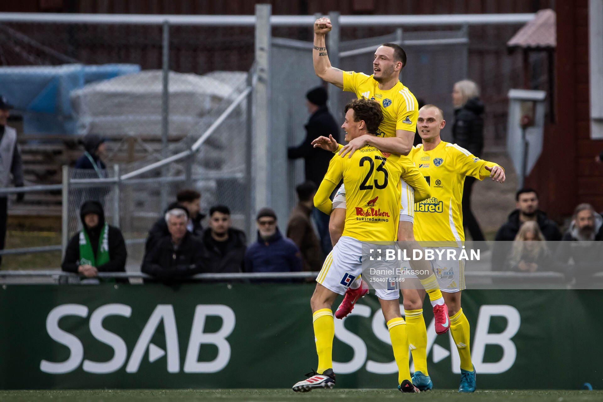 Falkenbergs Viktor Ekblom jublar
