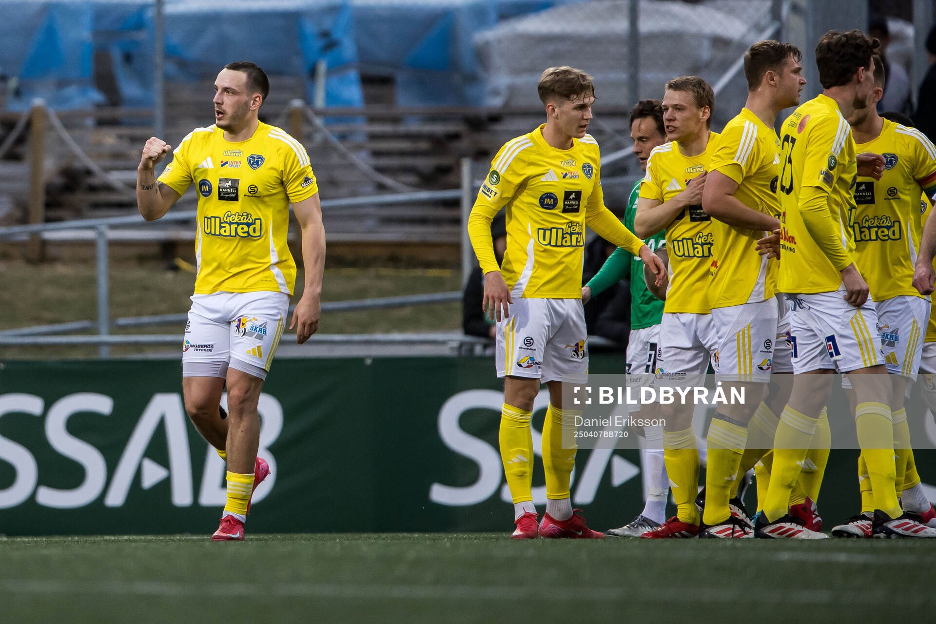 Falkenbergs Viktor Ekblom jublar