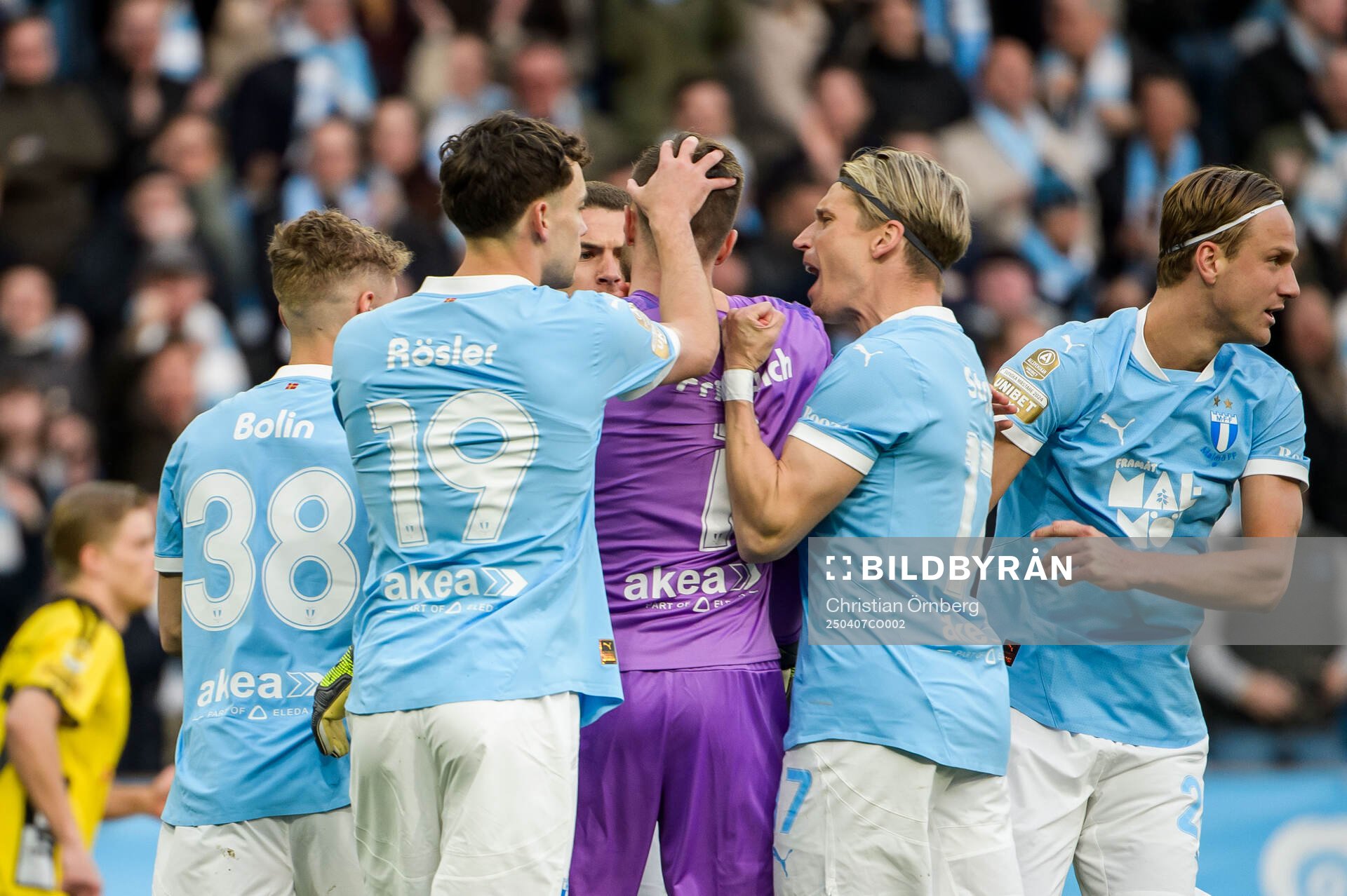 Malmö FFs Ricardo Schuck Friedrich jublar efter straffräddning under fotbollsmatchen i Allsvenskan mellan Malmö FF och Elfsborg den 7 april 2025 i Malmö.