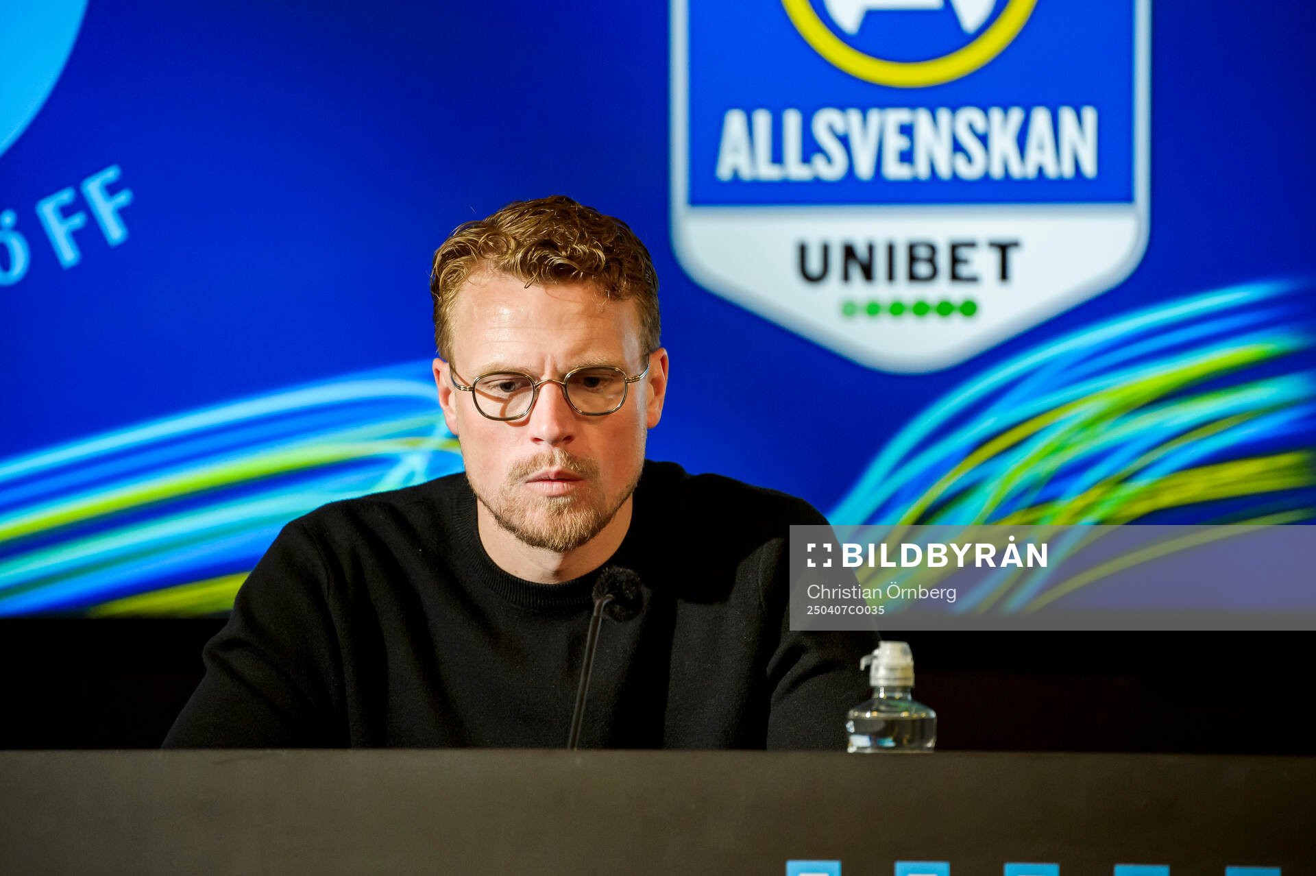 Elfsborgs tränare Oscar Hiljemark på en presskonferens