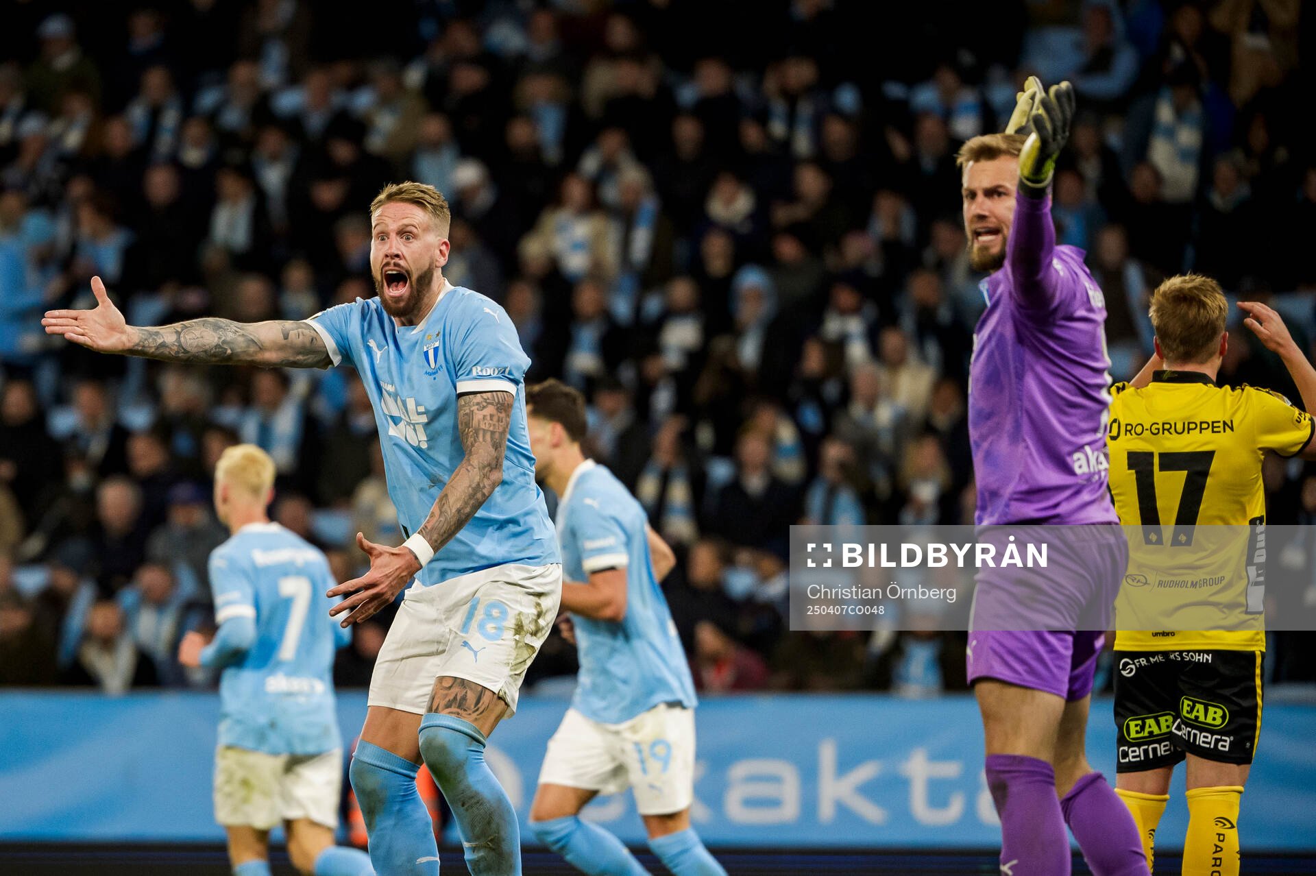 Malmö FFs Pontus Jansson och målvakt Ricardo Schuck