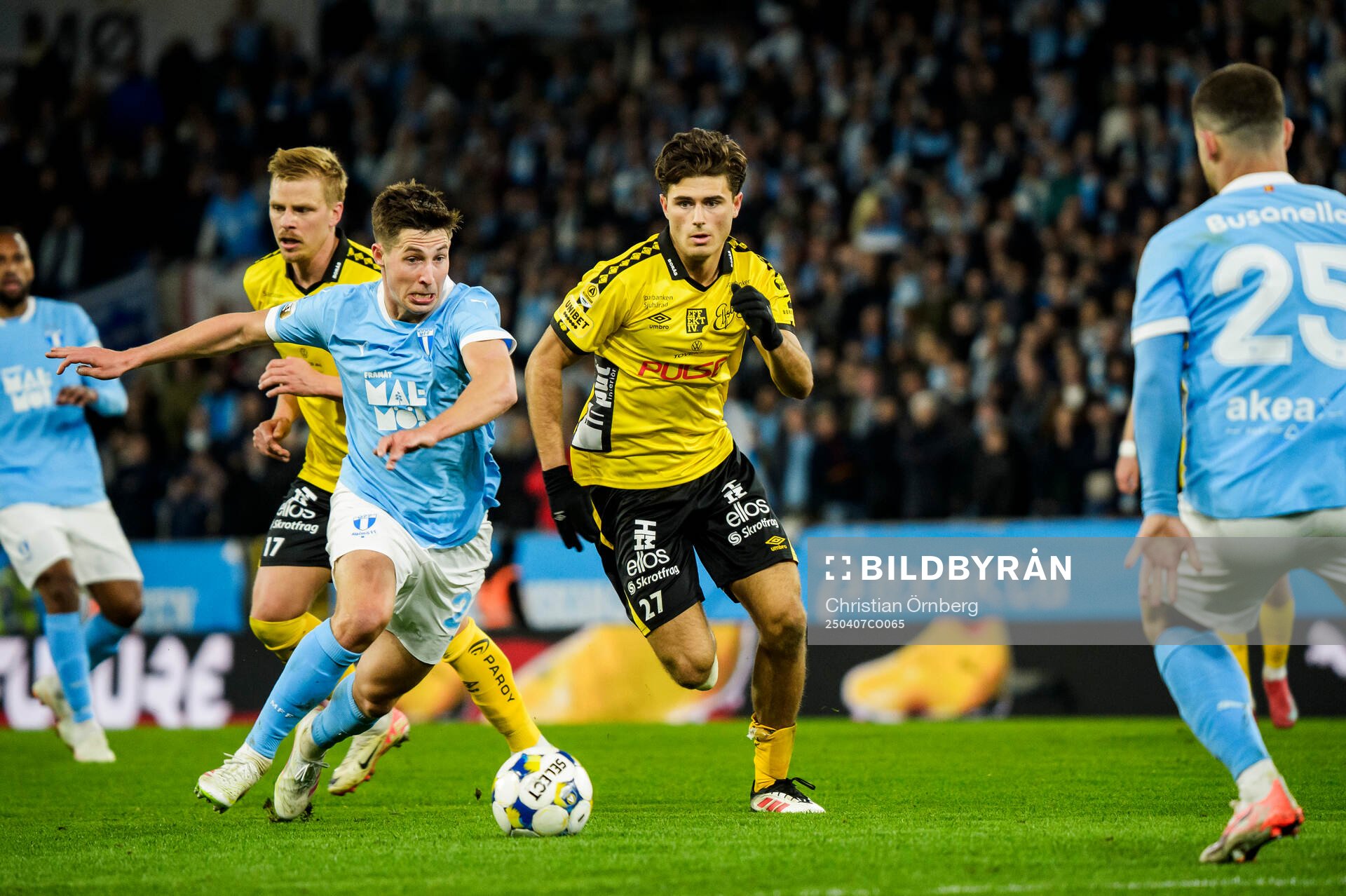 Malmö FFs Lasse Berg Johnsen mot Elfsborgs Besfort Zeneli
