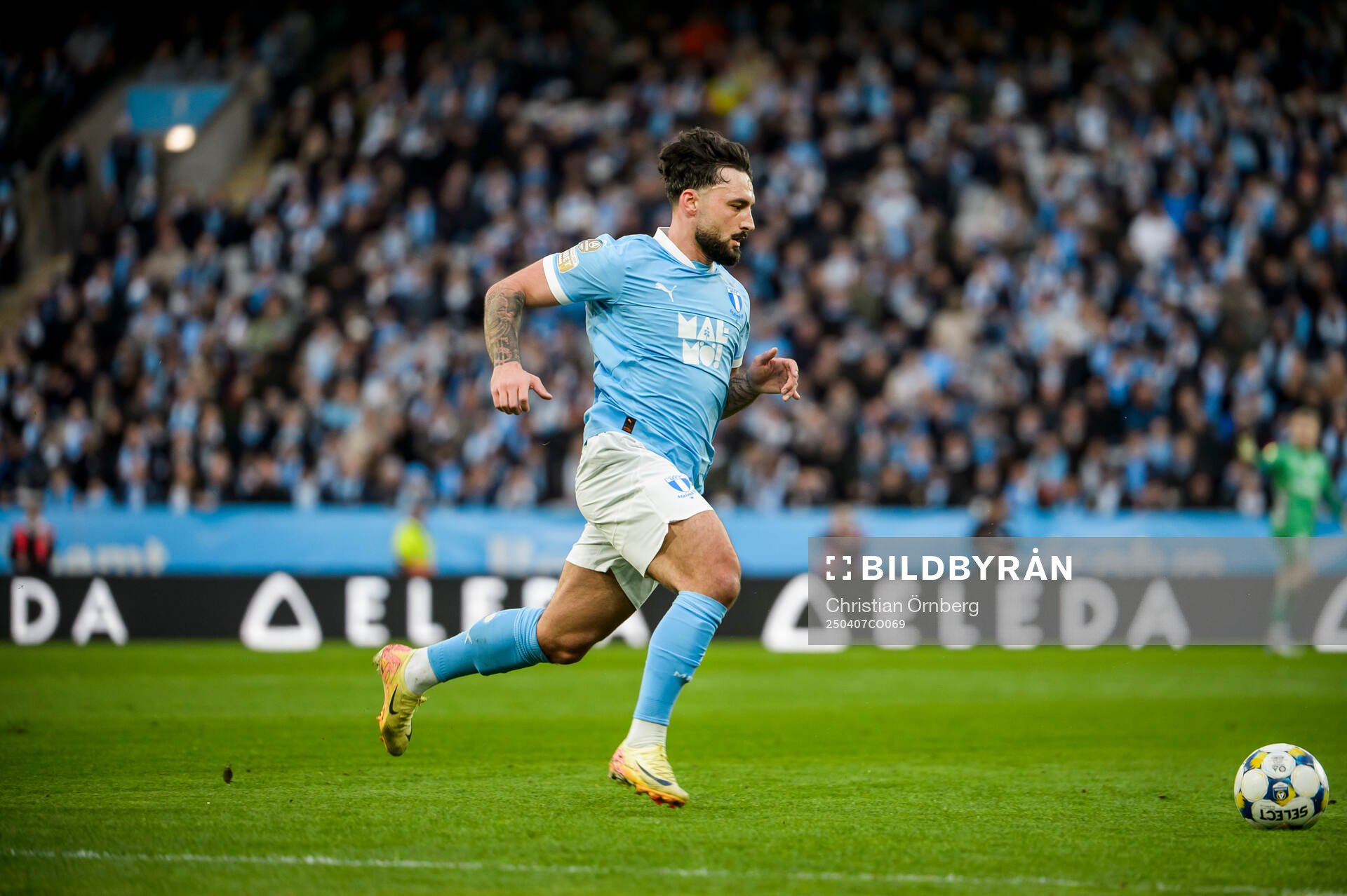 Malmö FFs Sead Haksabanovic under fotbollsmatchen i Allsvenskan mellan Malmö FF och Elfsborg den 7 april 2025 i Malmö. 