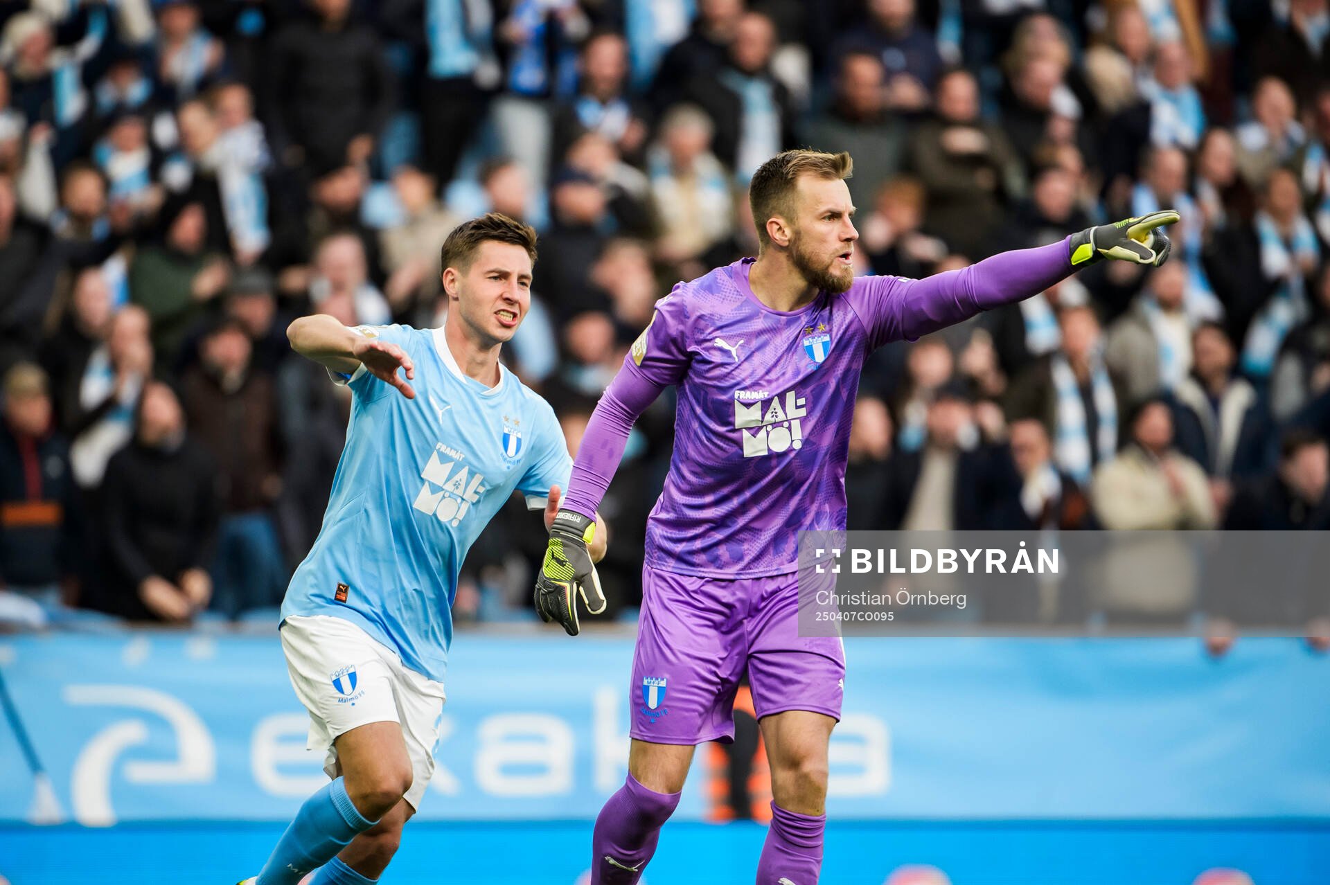 Malmö FFs Lasse Berg Johnsen och målvakt Ricardo Schuck