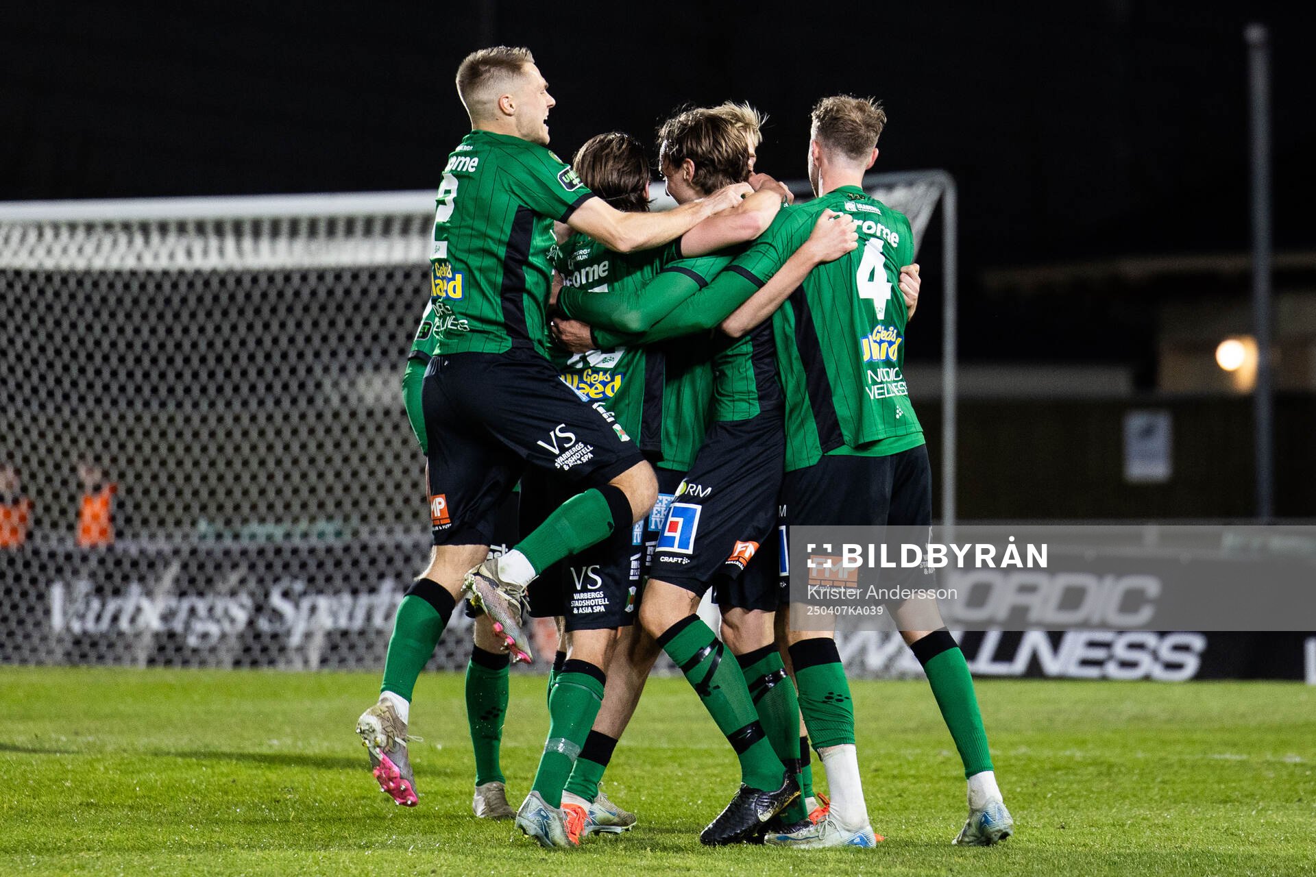 Varbergs Joakim Lindner jublar med lagkamrater