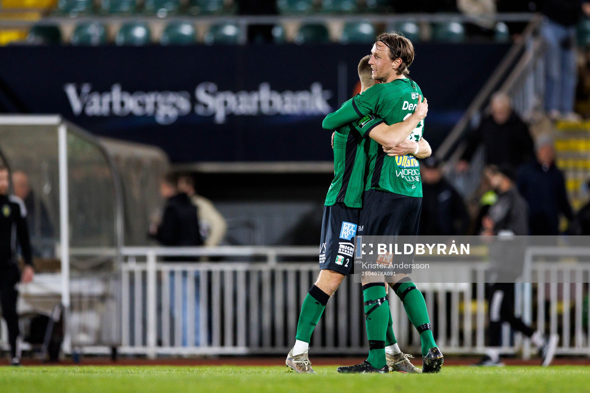 Varbergs Gustav Broman och Joakim Lindner jublar
