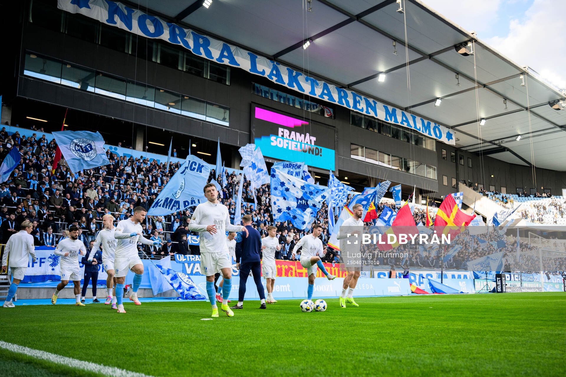 Malmö FFs spelare värmer upp