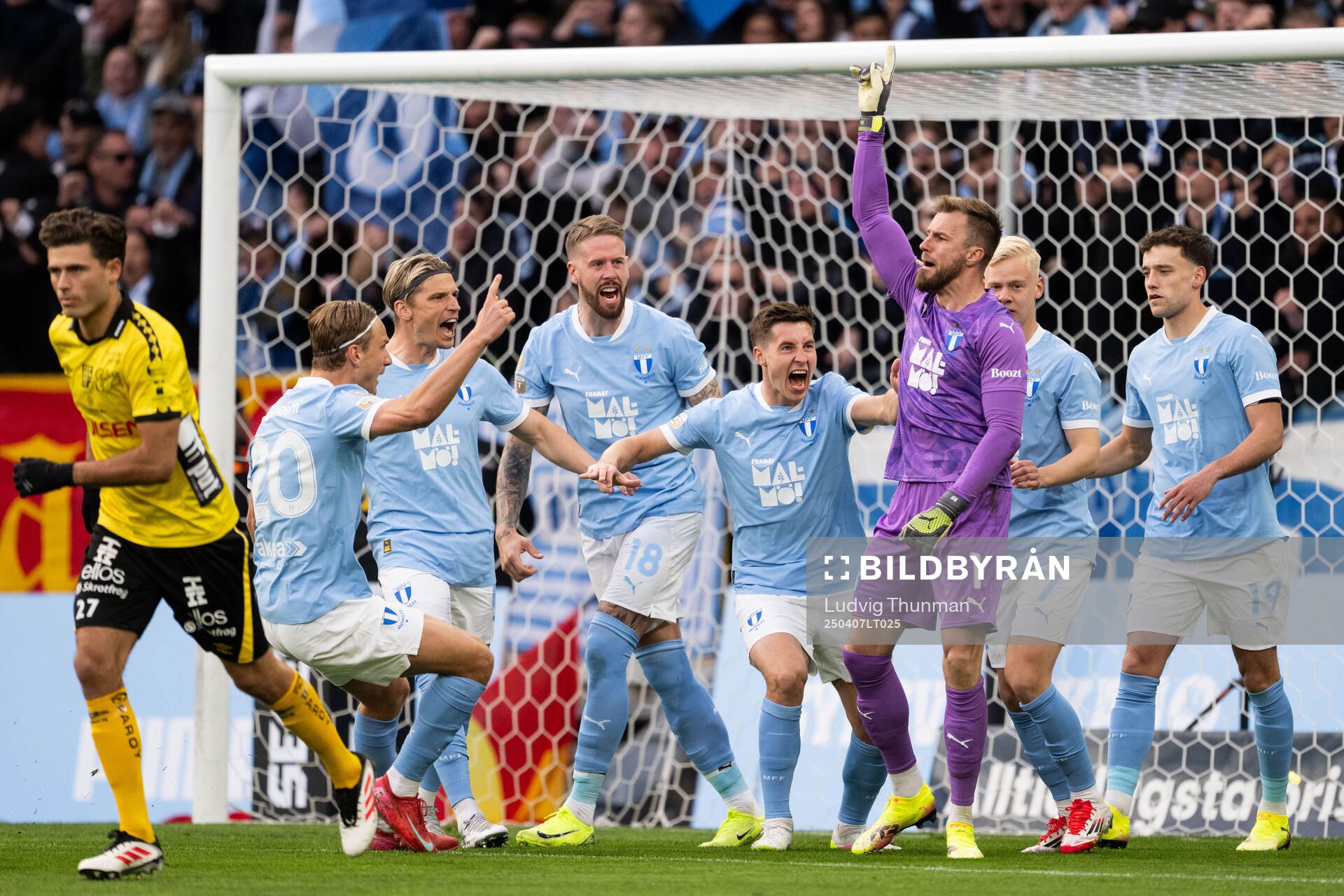 Malmö FFs målvakt Ricardo Schuck Friedrich jublar