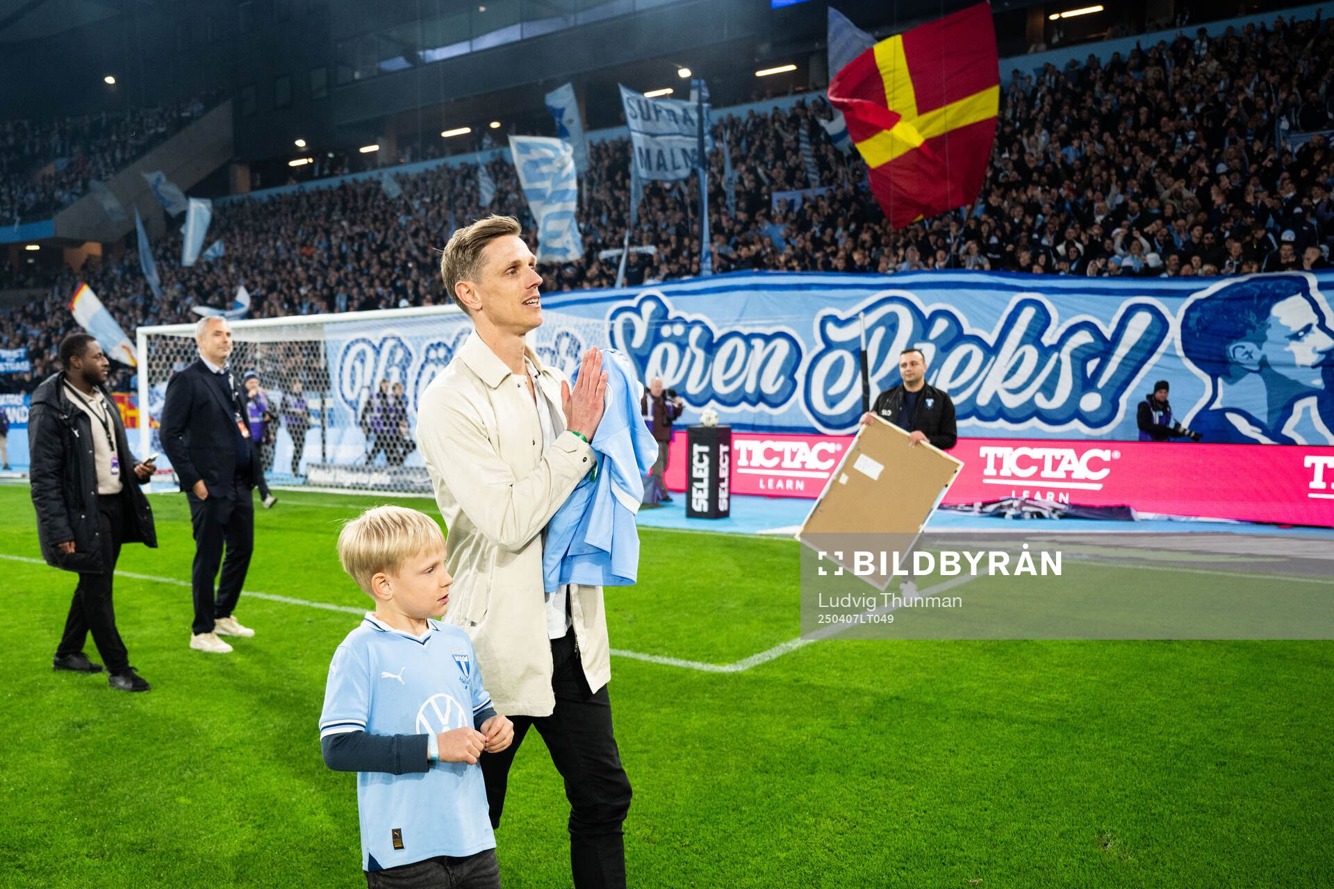 Malmö FFs Sören Rieks tackas av i halvtid av