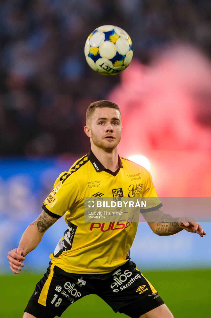 Elfsborgs Julius Magnusson under fotbollsmatchen i Allsvenskan mellan Malmö FF och Elfsborg den 7 april 2025 i Malmö. 