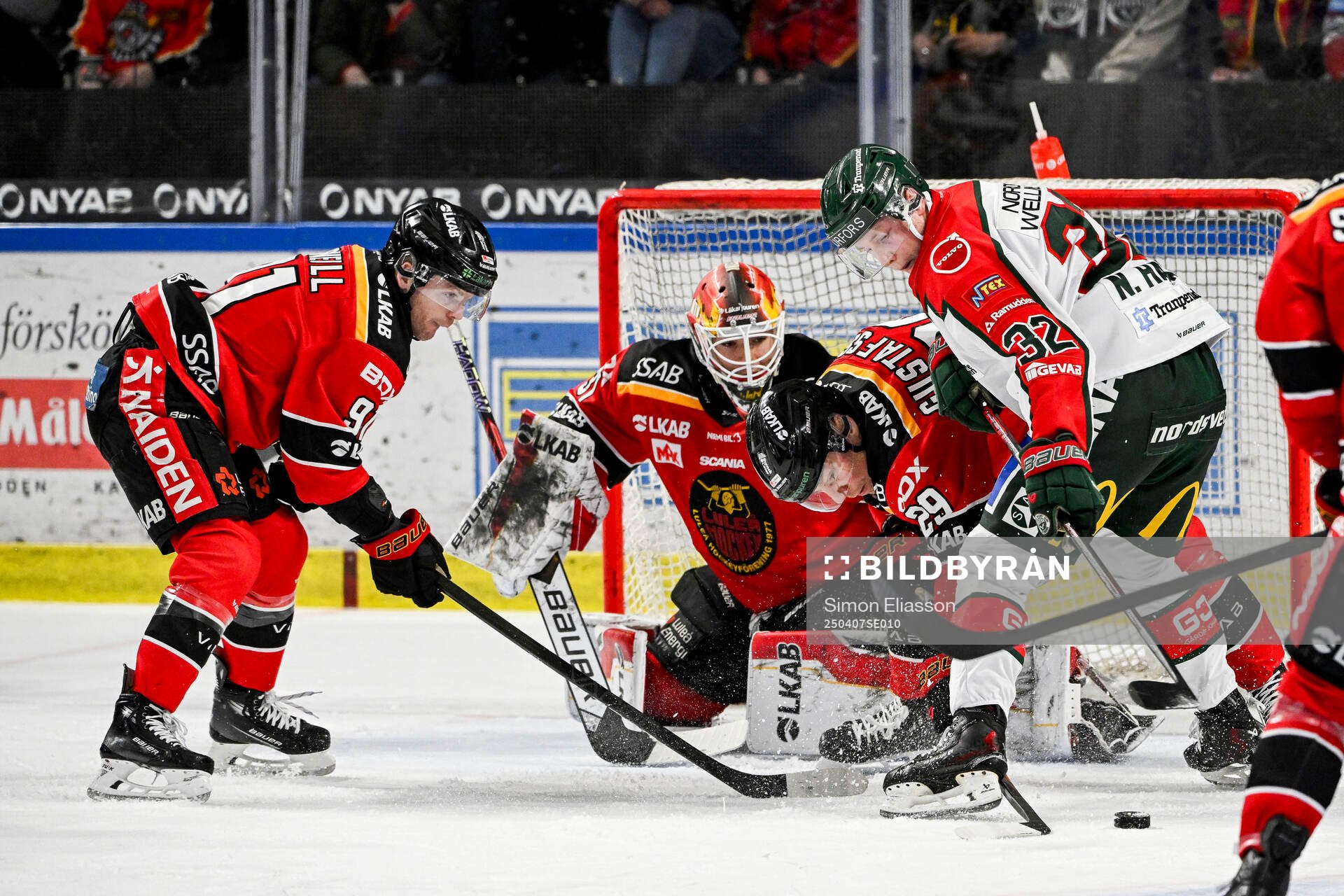 Luleås målvakt Matteus Ward och Erik Gustafsson mot