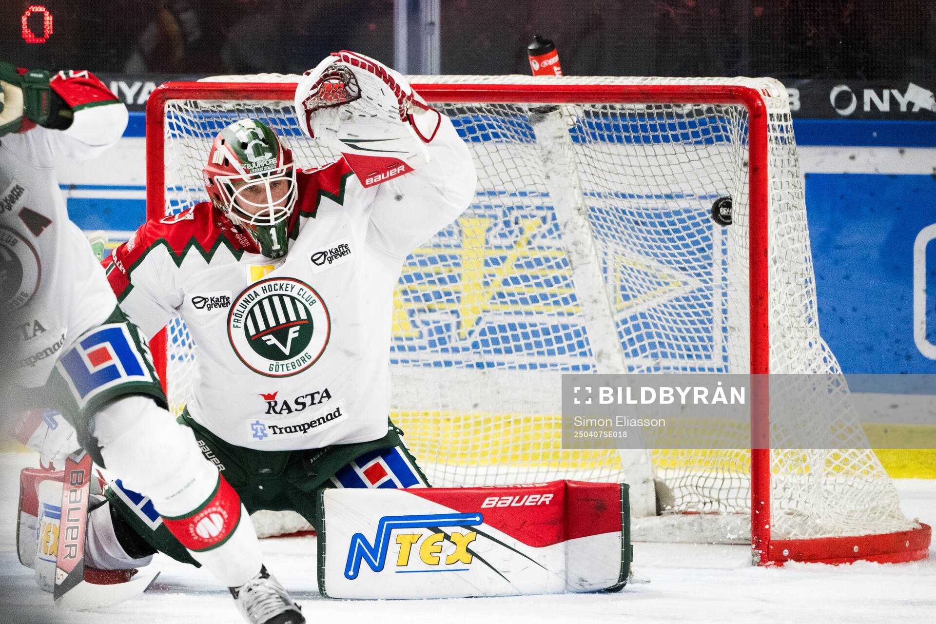 Frölundas målvakt Lars Johansson släpper in 1-3
