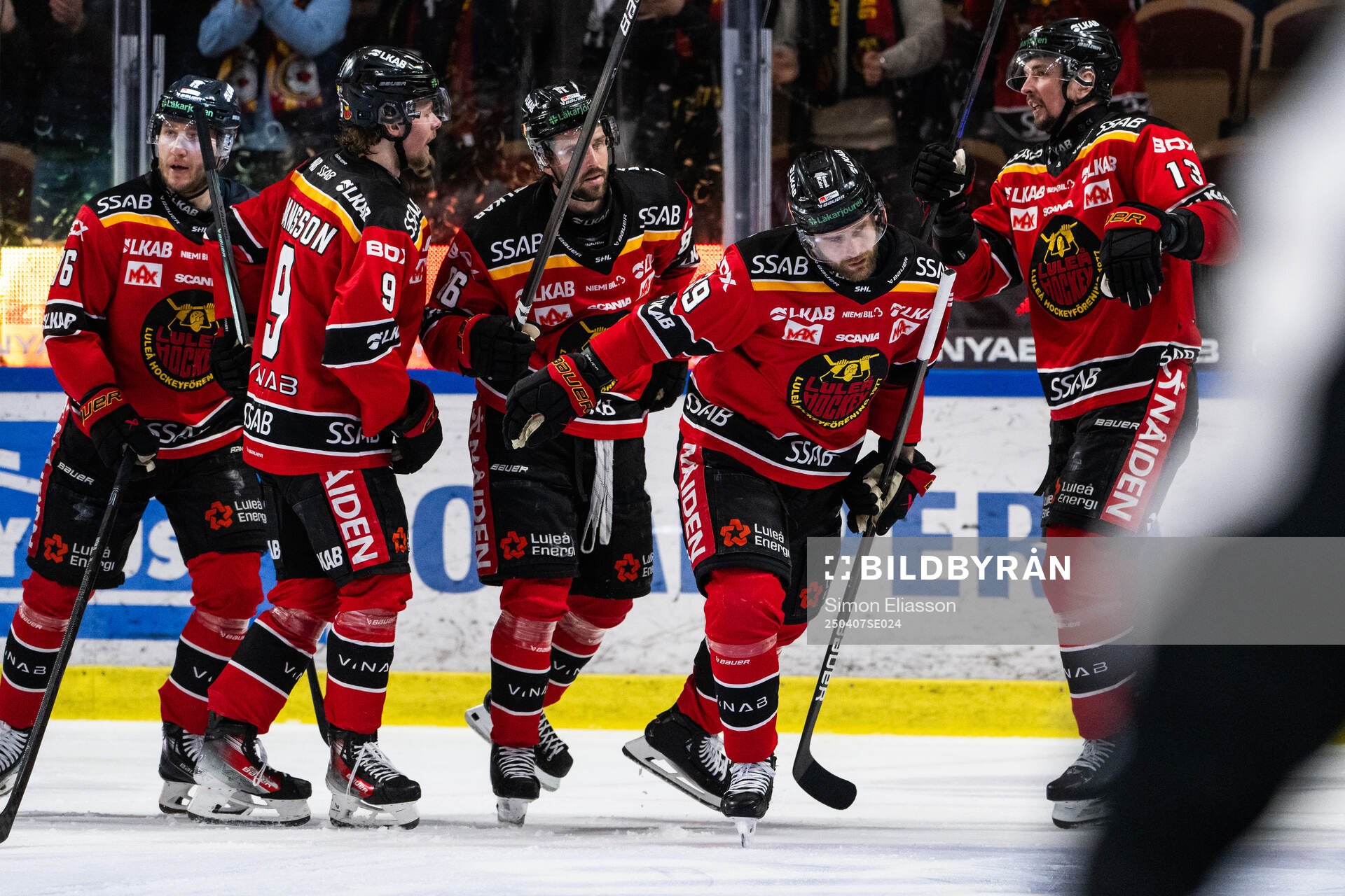 Luleås Pontus Själin jublar med lagkamrater