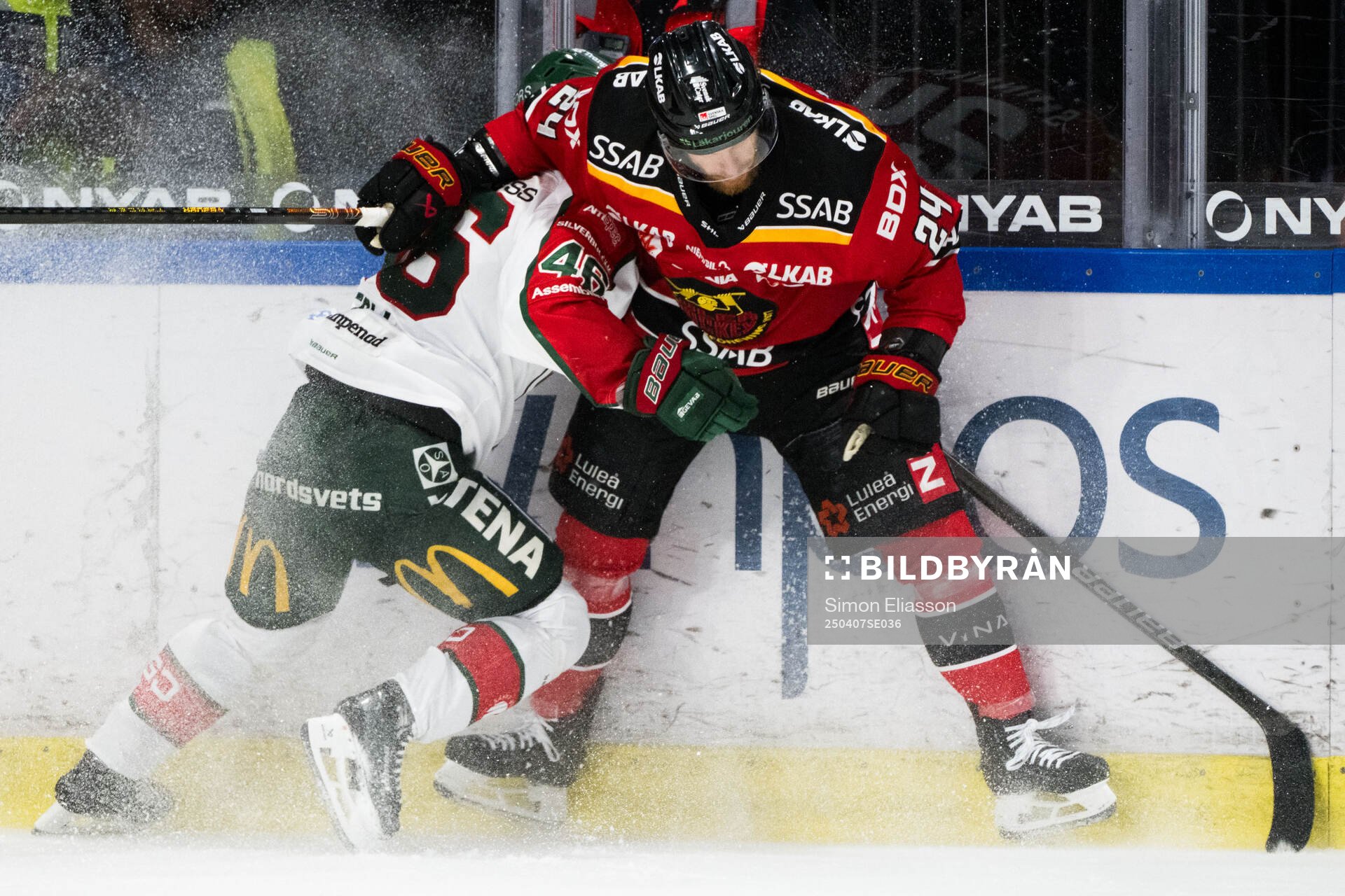 Frölundas Dominik Egli och Luleås Brendan Shinnimin