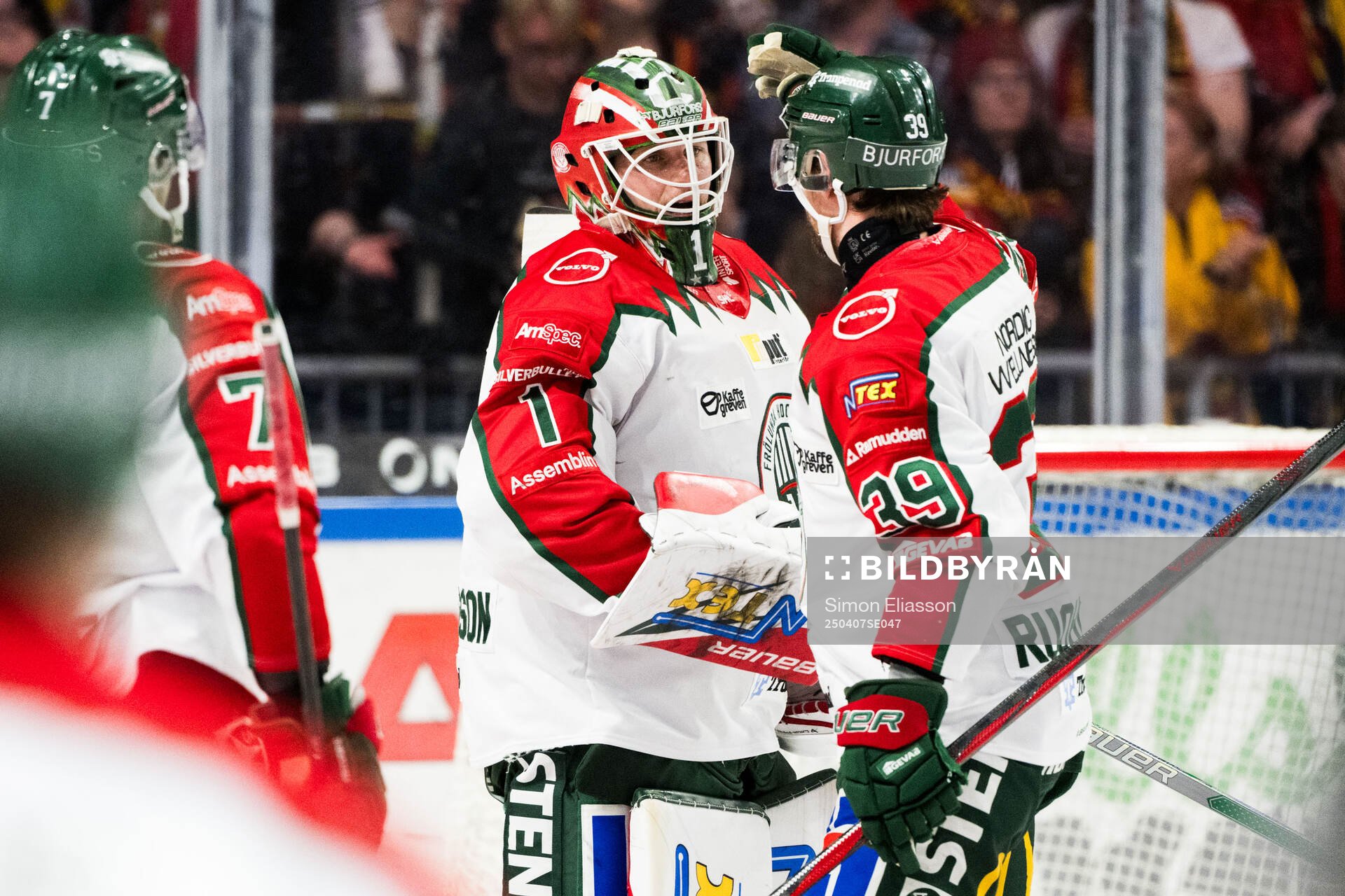 Frölundas målvakt Lars Johansson och Mikael Ruohomaa