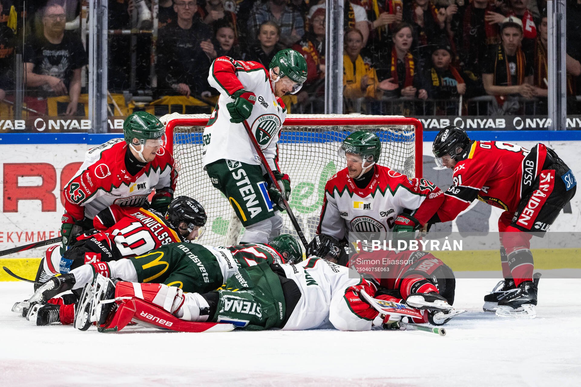 Frölundas Tom Nilsson och Max Friberg och Luleås Brian
