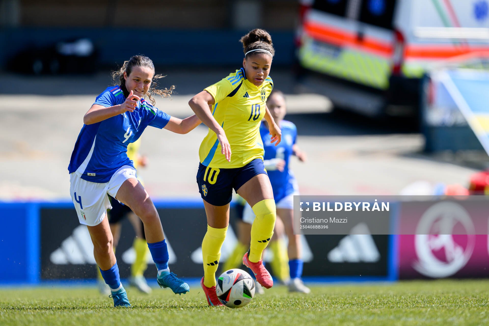 Martina Cocino of Italy and Felicia Schröder of Sweden