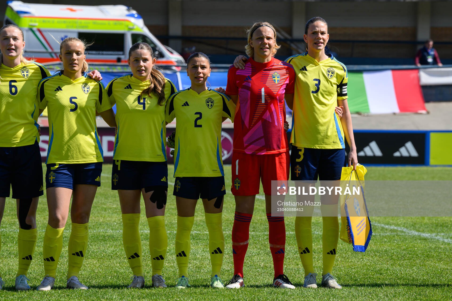 Alexandra Larsson , Smilla Holmberg , Emma Holmqvist ,