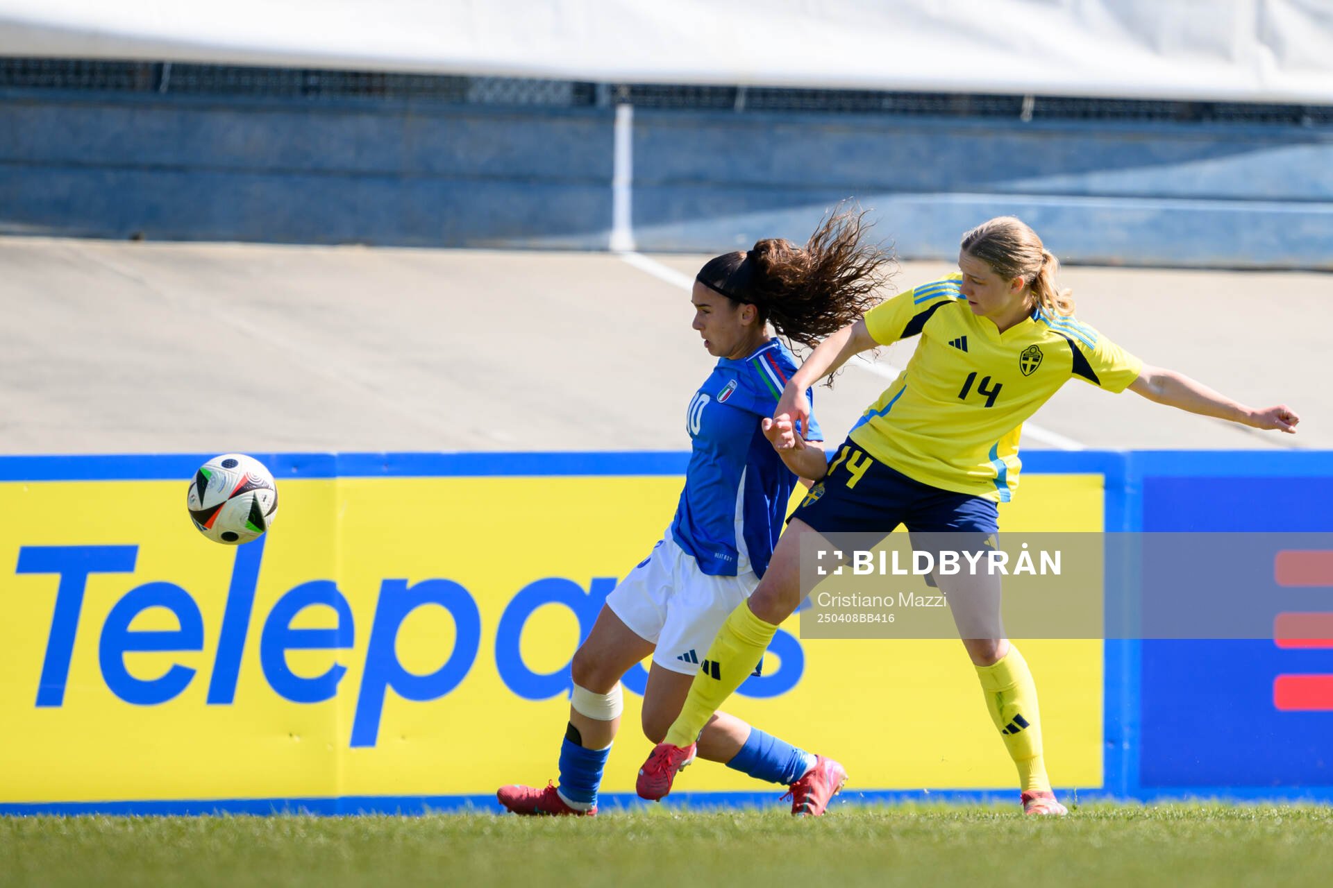 Giada Pellegrino Cim of Italy and Hannah Sjödahl of