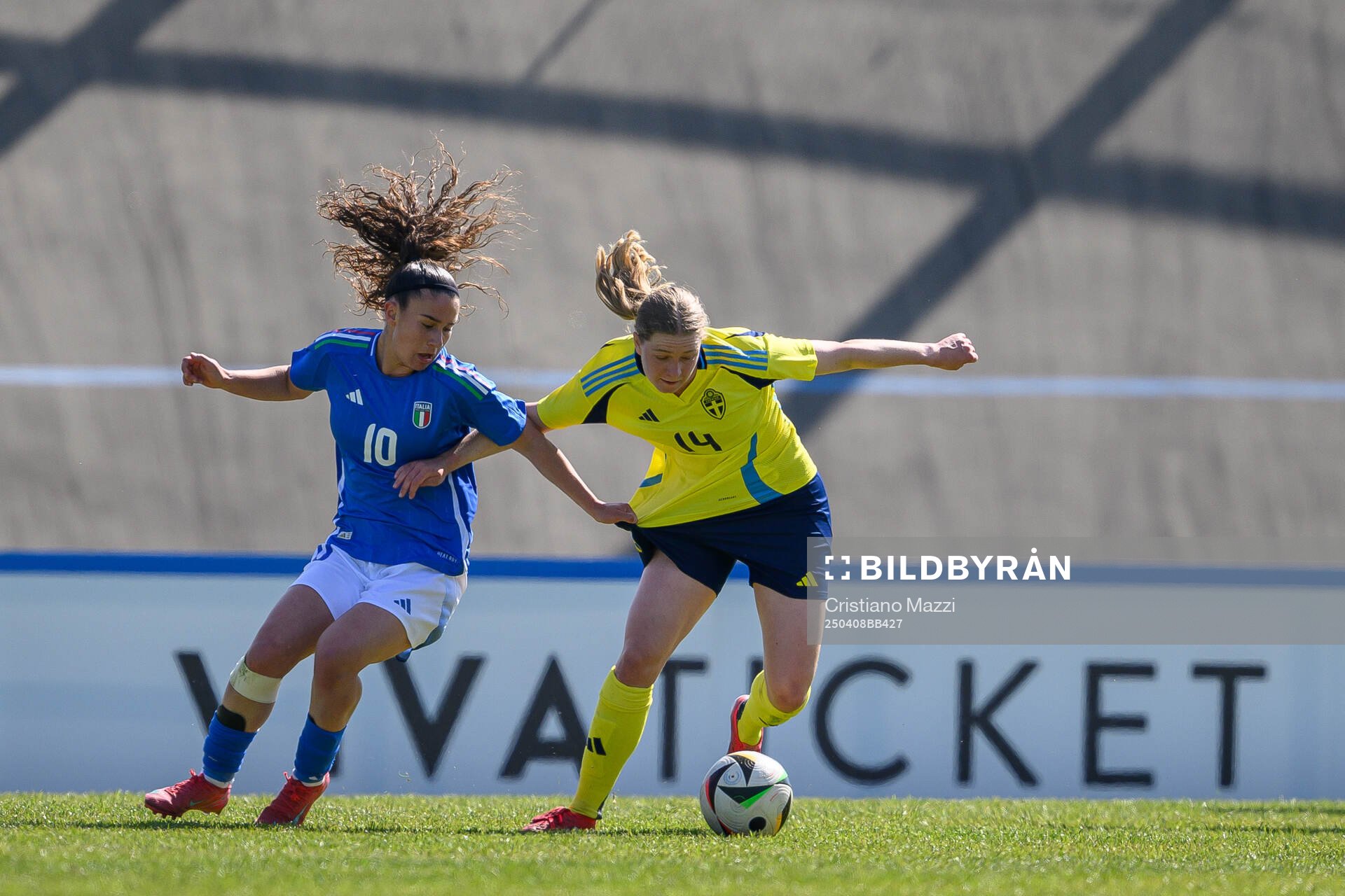 Giada Pellegrino Cim of Italy and Hannah Sjödahl of Sweden