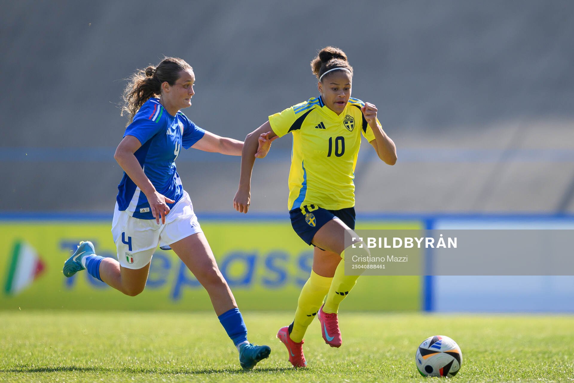 Martina Cocino of Italy and Felicia Schröder of Sweden