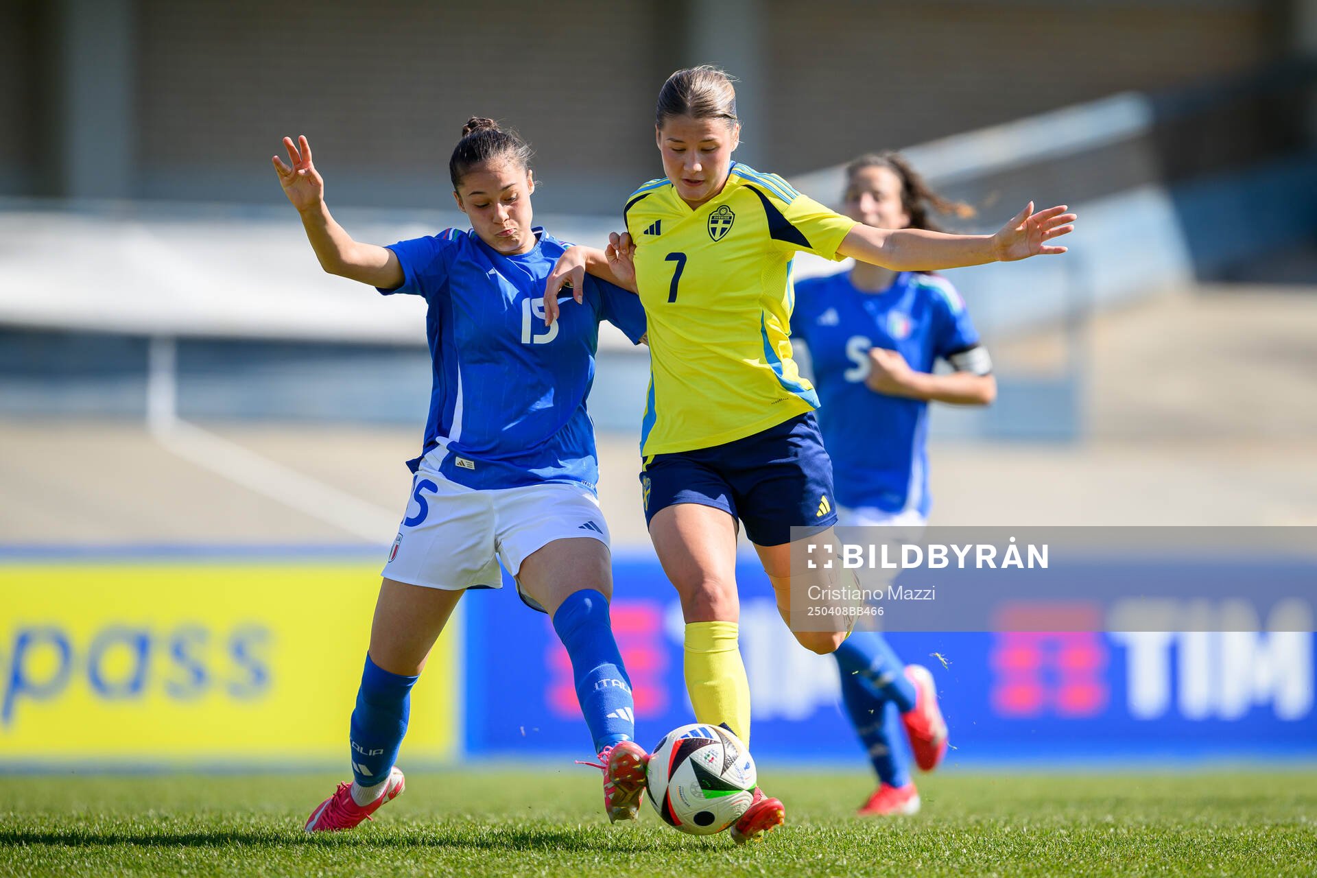 Emma Lombardi of Italy and Novalie Jensen of Sweden